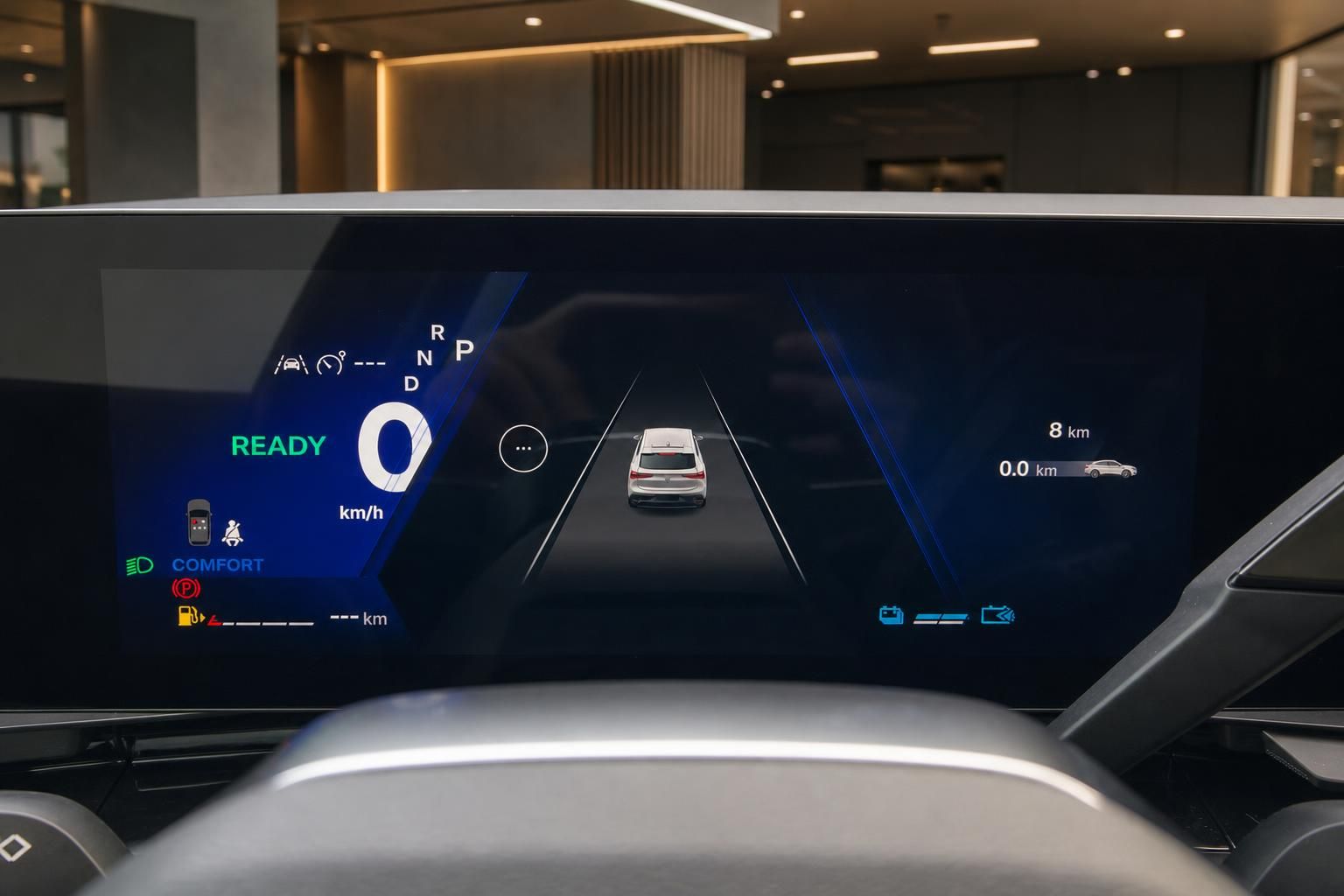 Digitales Cockpit des Renault - Fahrerassistenzsystem-Anzeige mit Spurhalteassistent und Geschwindigkeit