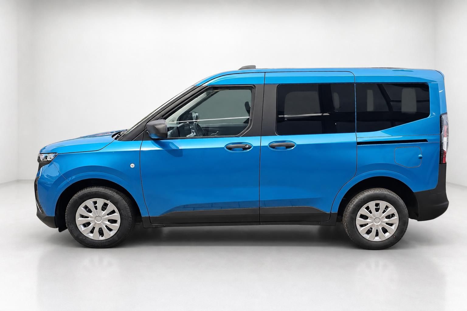 Ford Tourneo Courier blau, Seitenansicht Fahrerseite