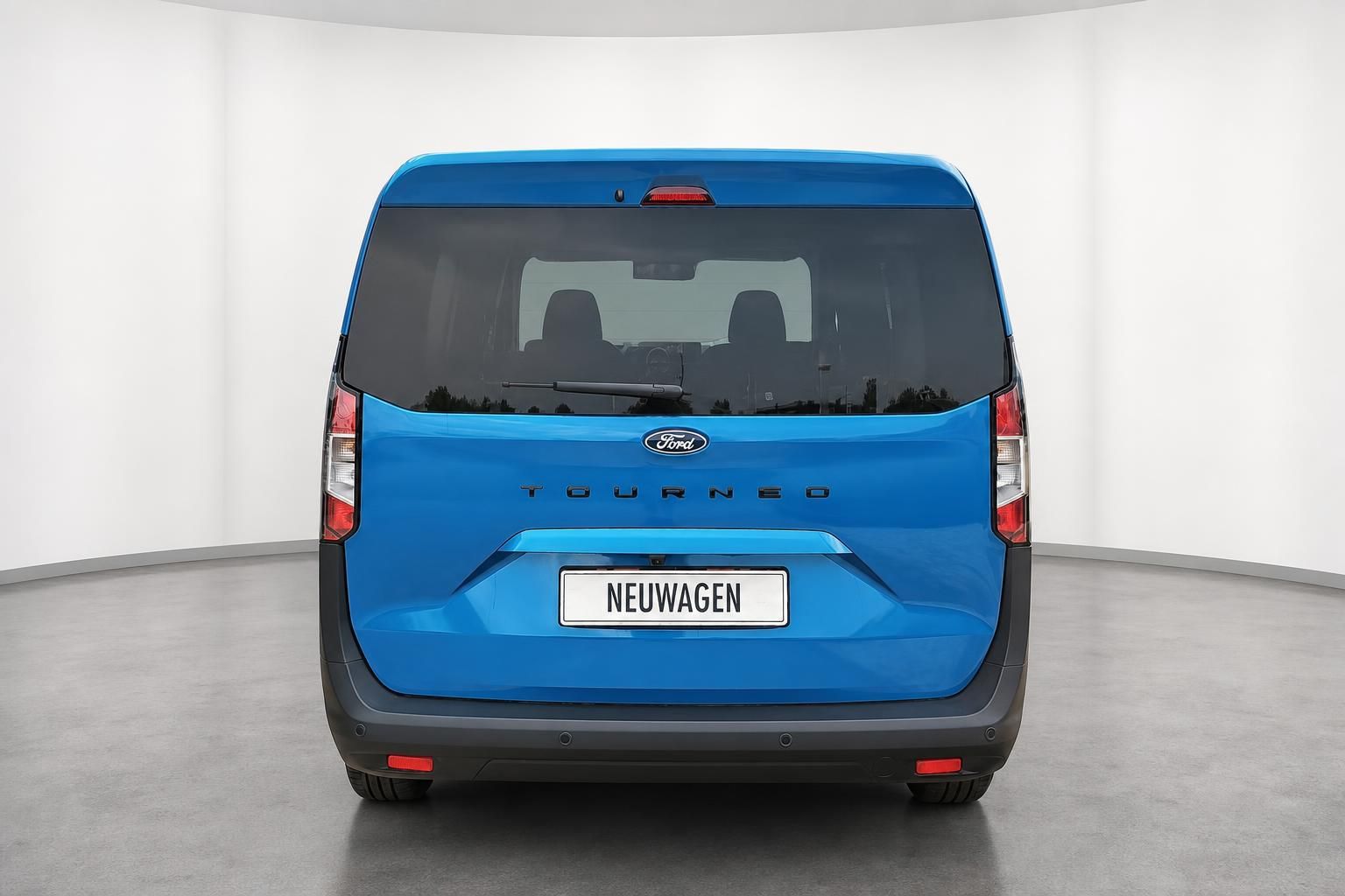 Ford Tourneo blau Heckansicht Studio Neuwagen