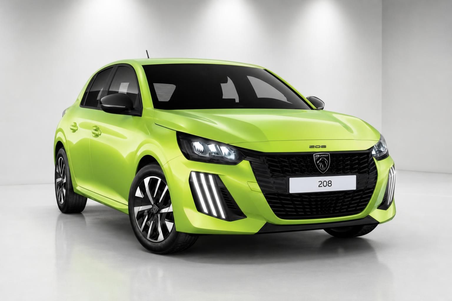 Peugeot 208 Kleinwagen in Gelbgrün – Frontansicht schräg links im Fotostudio