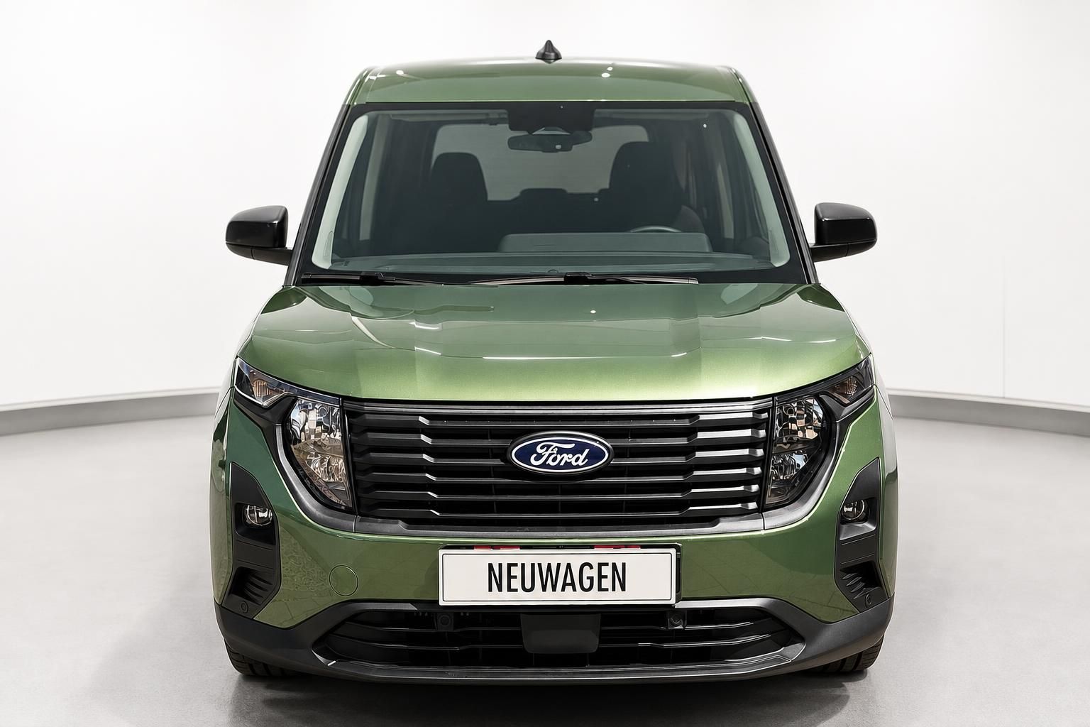 Ford Tourneo in Gruen, Frontansicht mit Kuehlergrill