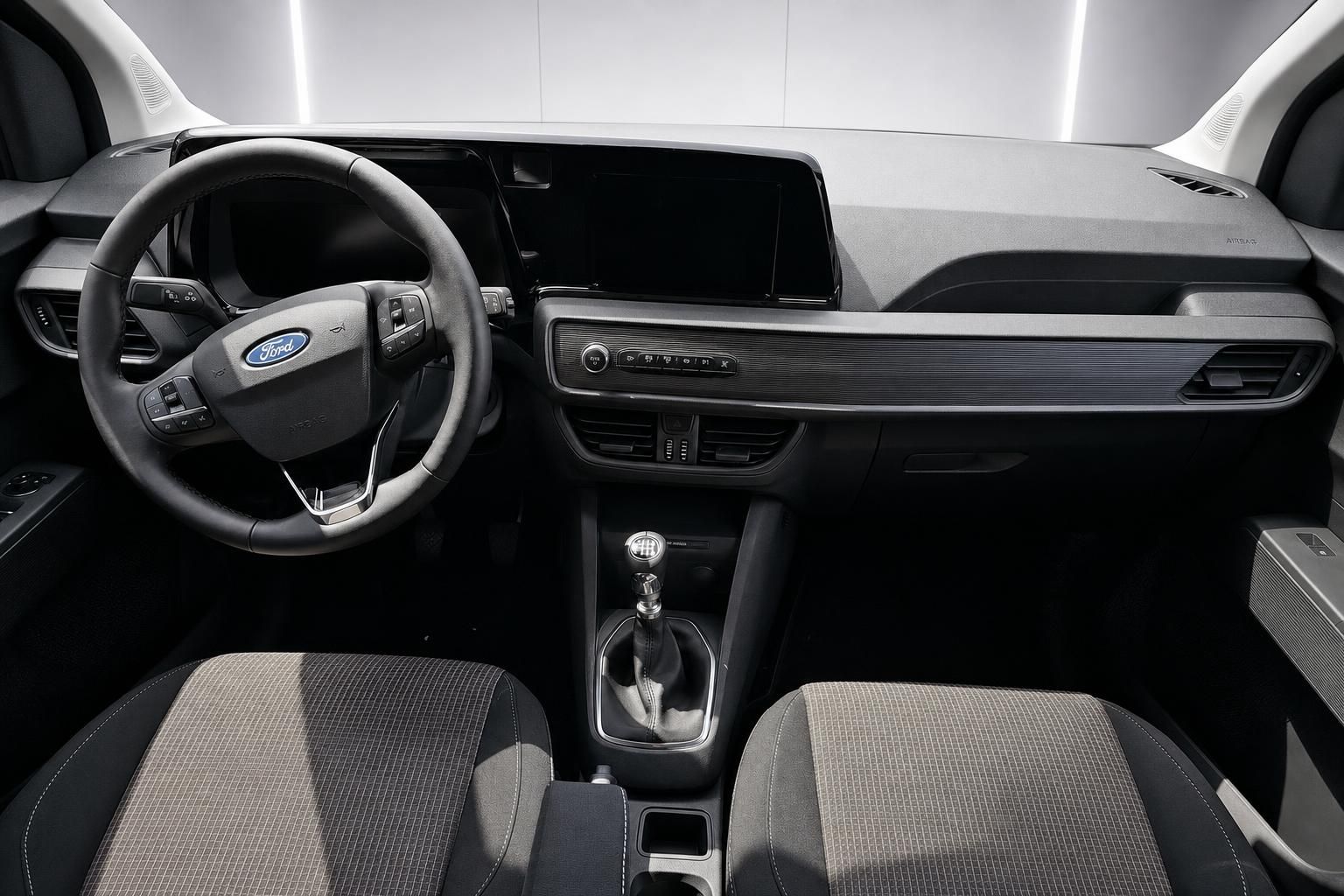 Cockpit Ford Tourneo Courier mit Lenkrad, Schaltung und Touchscreen