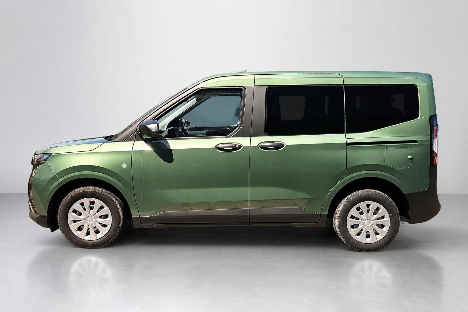 Ford Tourneo Courier grün metallic Seitenansicht Studio