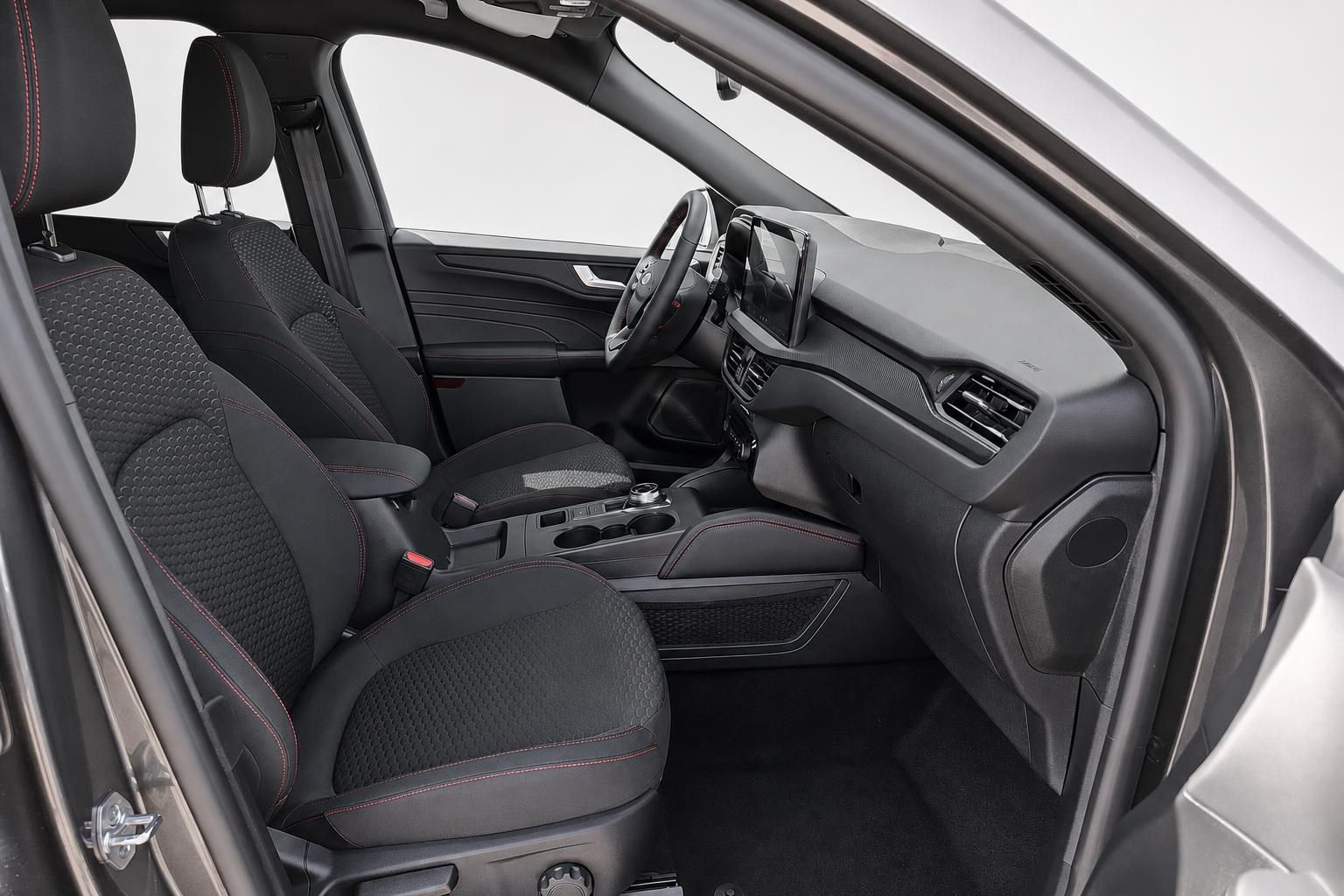 Ford Interieur Cockpit mit Armaturenbrett und Vordersitzen im Detail