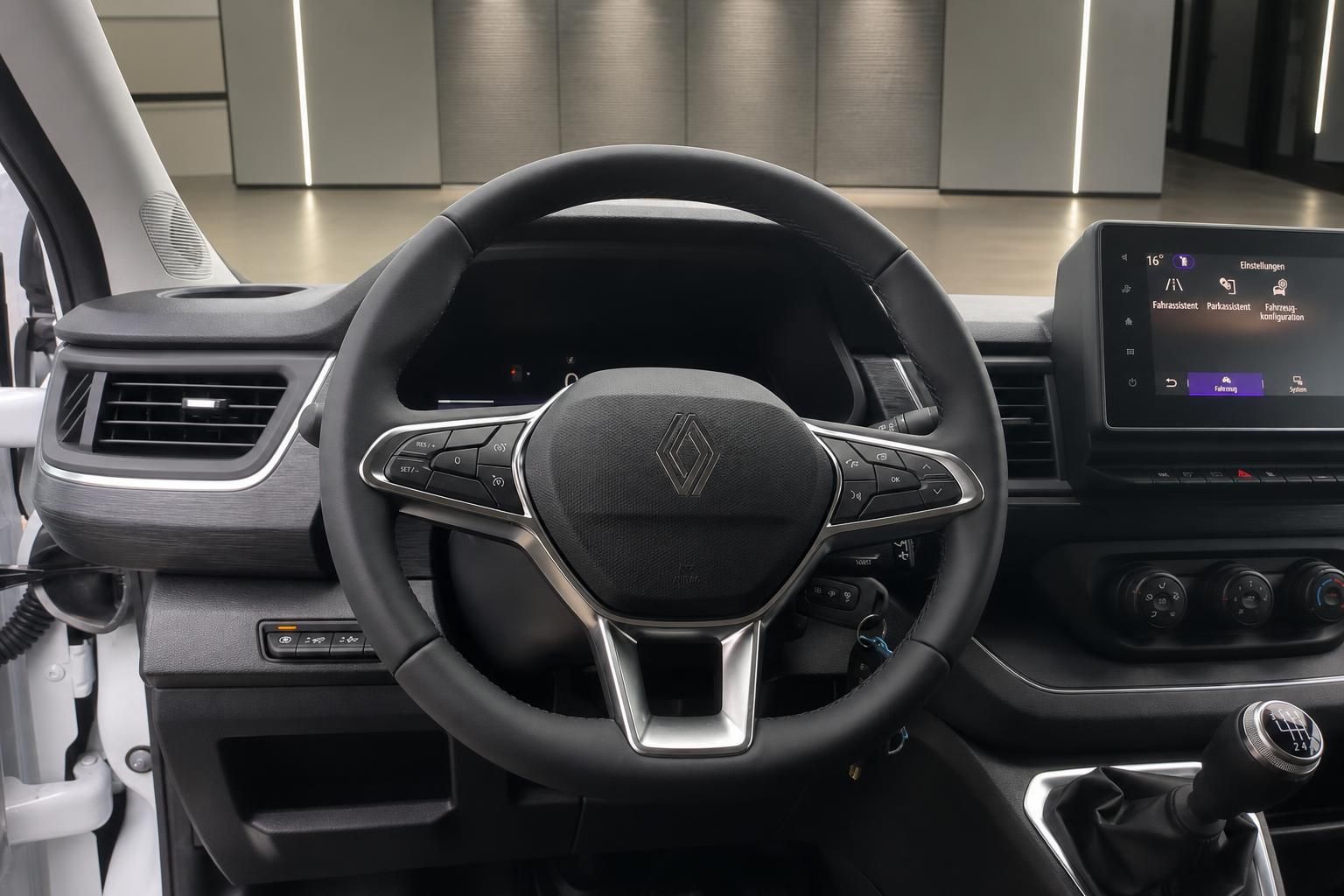 Renault Trafic Interieur, Lenkrad und Armaturenbrett im Detail