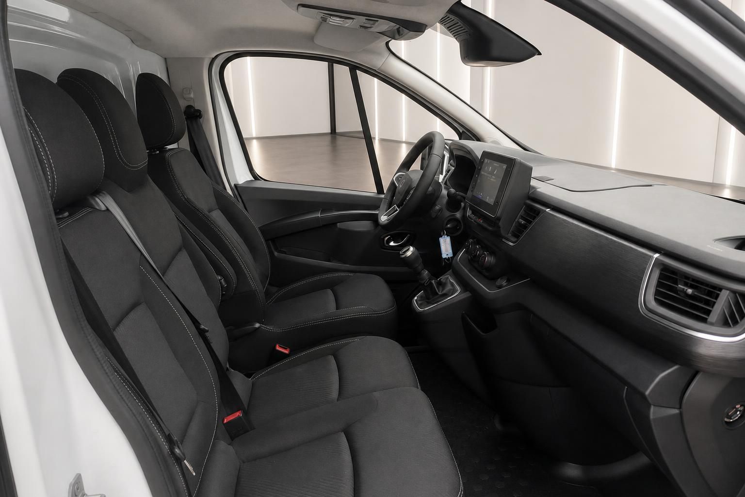 Innenraumansicht Renault Nutzfahrzeug mit Sitzen und Armaturenbrett