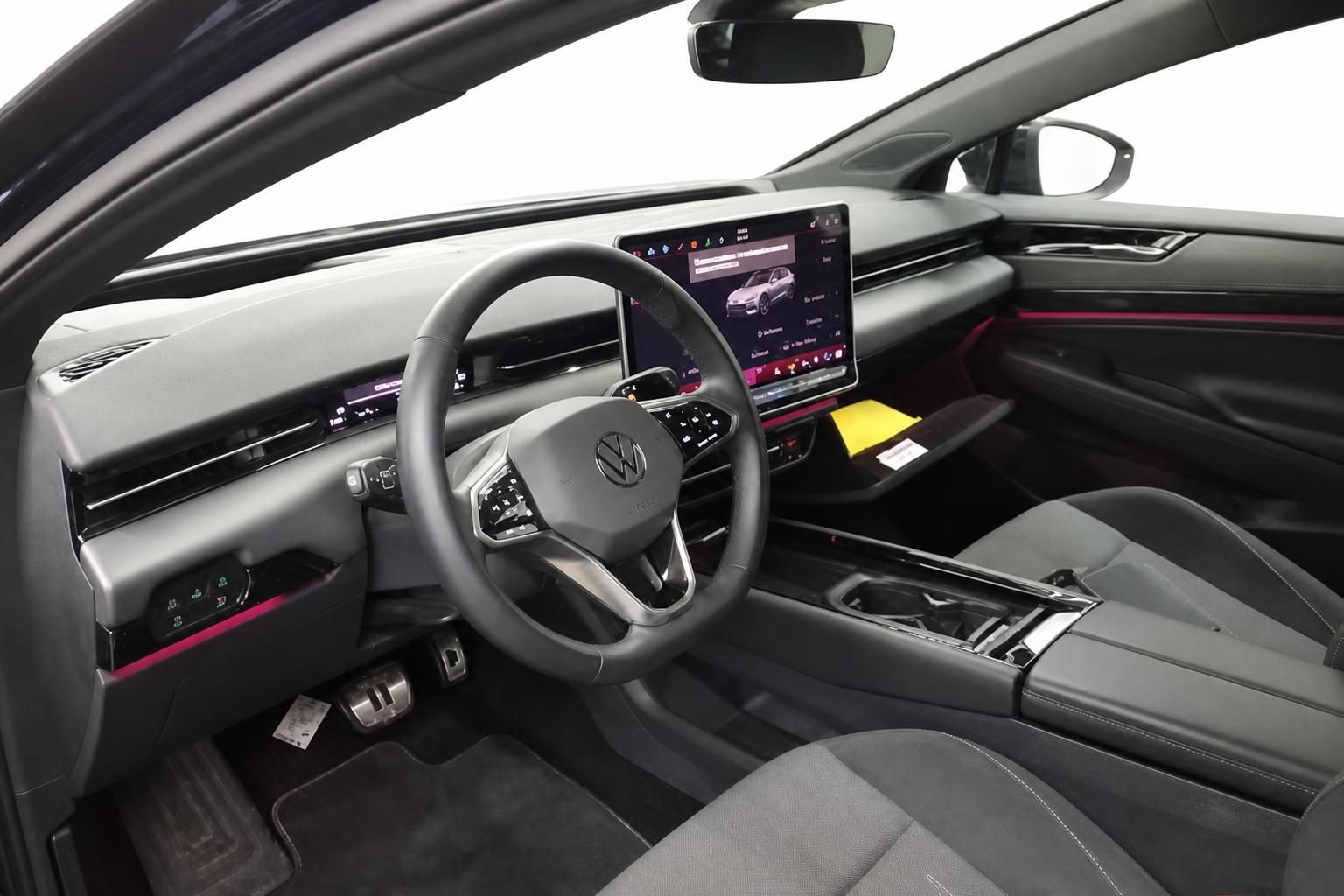 VW ID.7 Tourer Cockpit mit Lenkrad und Infotainment-Display