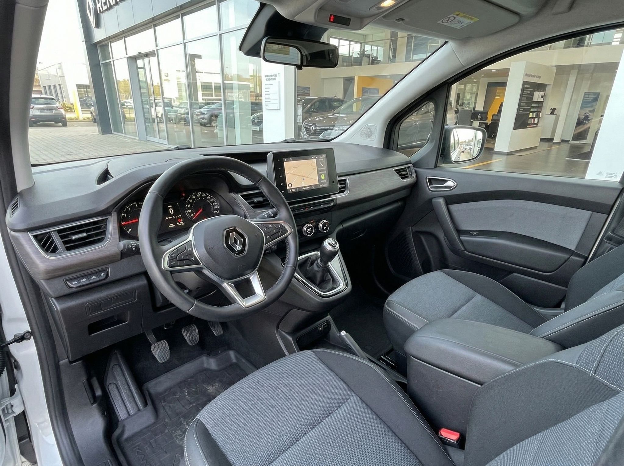 Renault Kangoo Innenraum mit Cockpit und grauer Ausstattung
