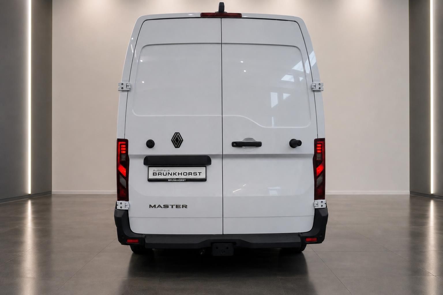 Renault Master Kastenwagen weiß Heckansicht – Hecktüren und Rückleuchten im Detail