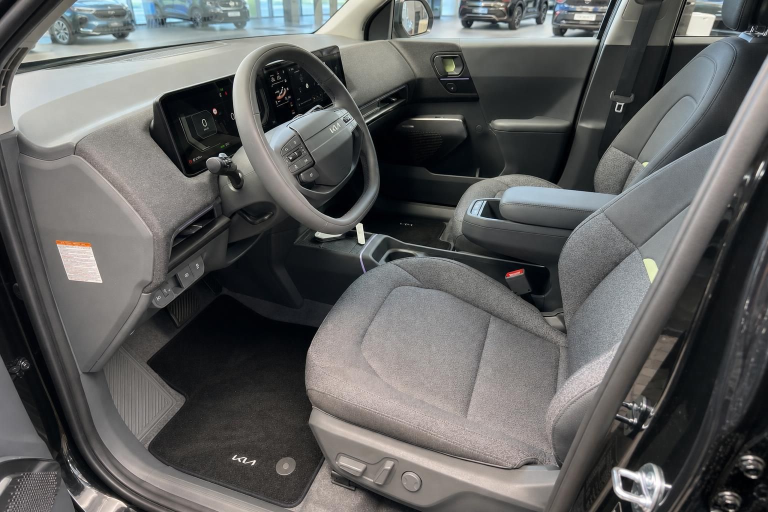Kia EV2 Innenraum Fahrersitz und Cockpit Ansicht