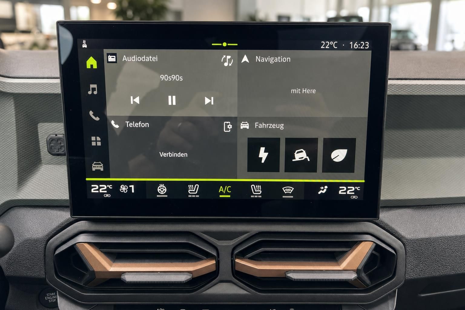 Fahrzeug Infotainment Touchscreen Display mit Navigation und Klimaanlage