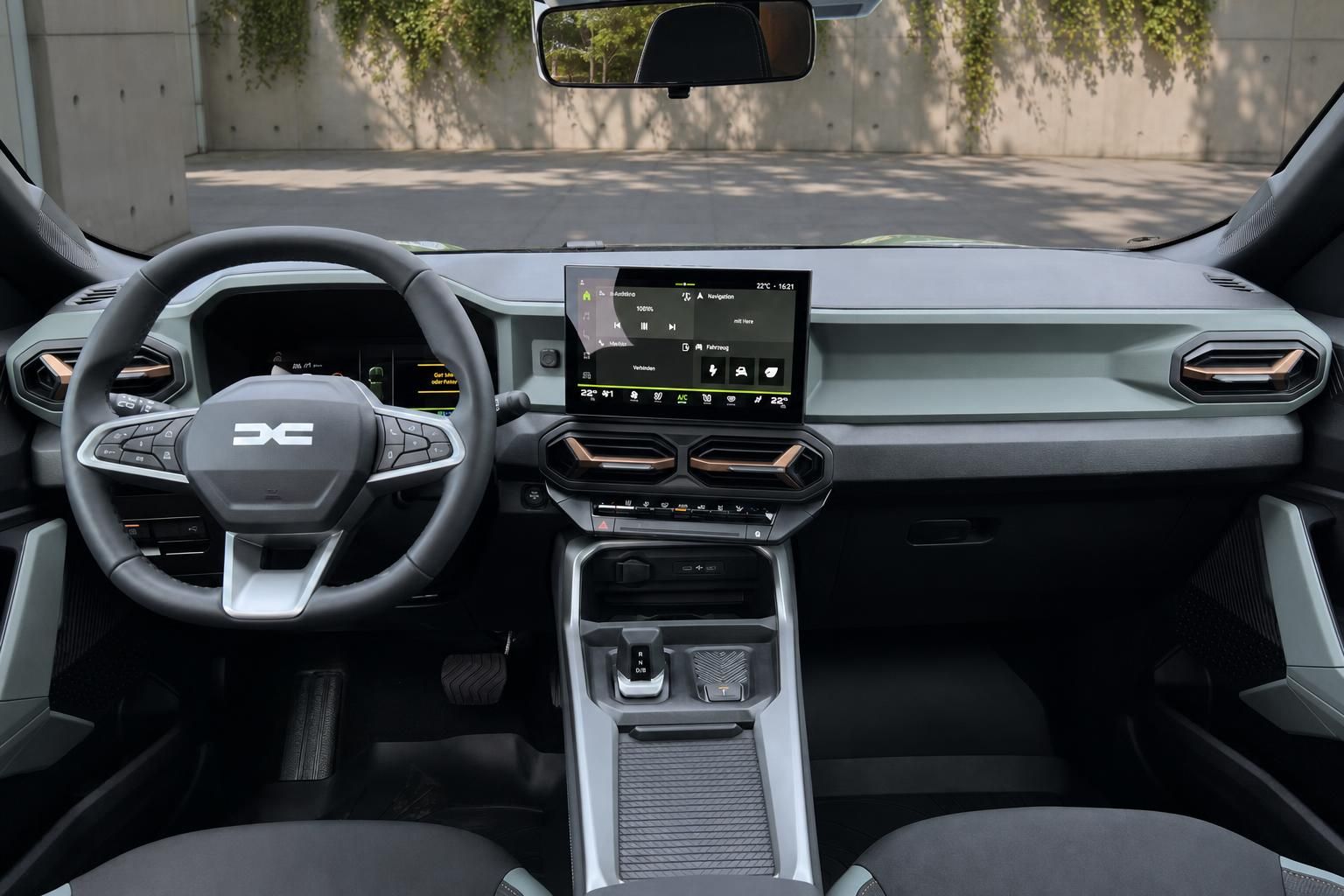 Dacia Innenraum mit digitaler Instrumententafel und modernem Infotainment-System