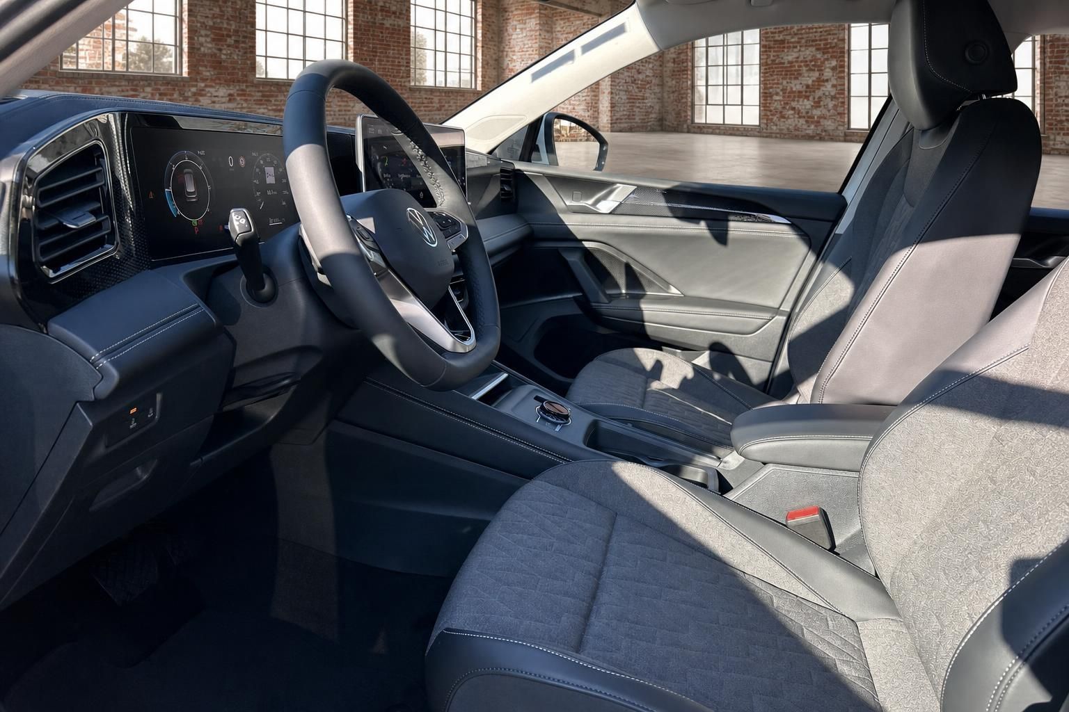Volkswagen Innenraum mit Vordersitzen und Armaturenbrett Ansicht