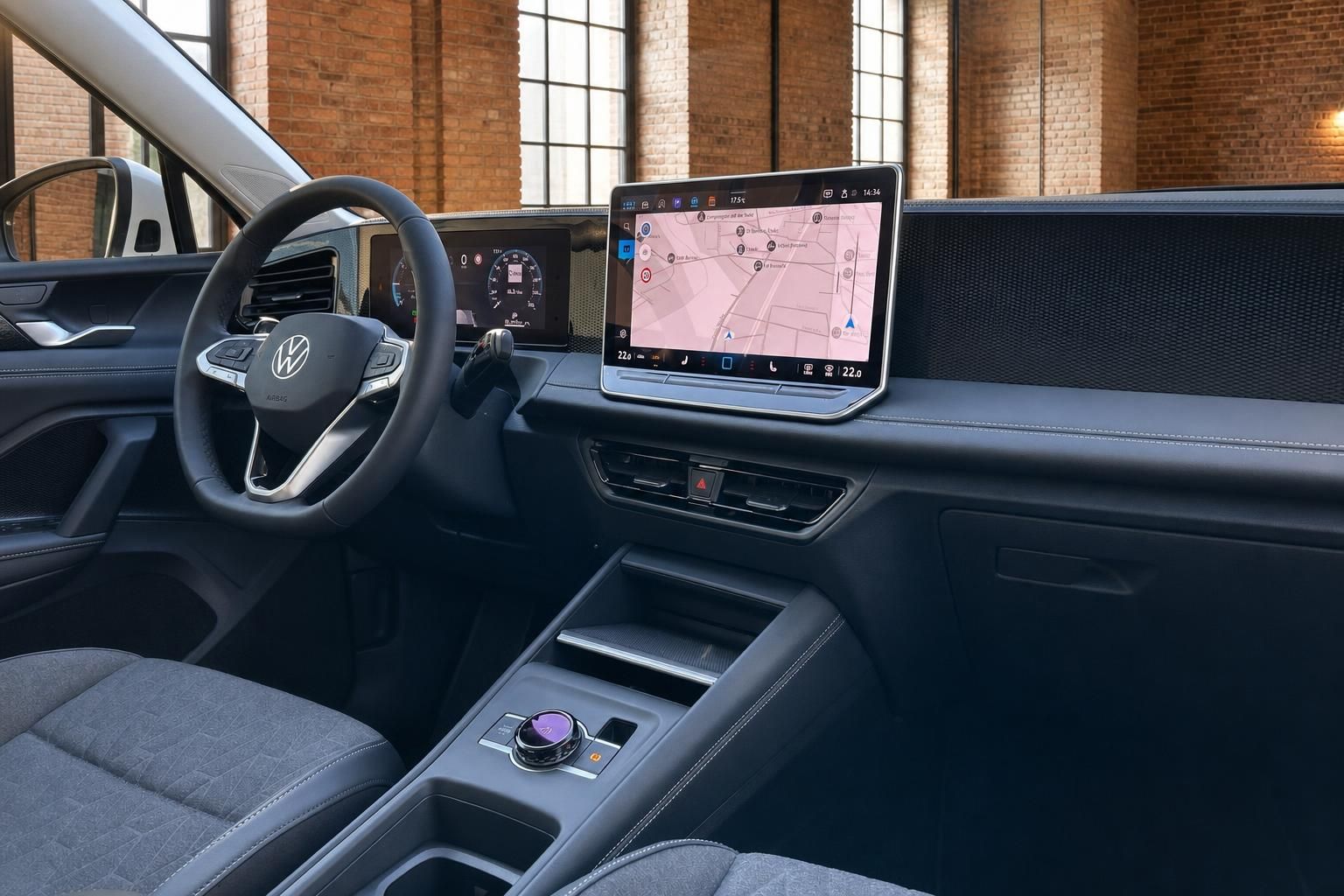 VW Cockpit mit Navigationssystem und Digitaltacho im Detail