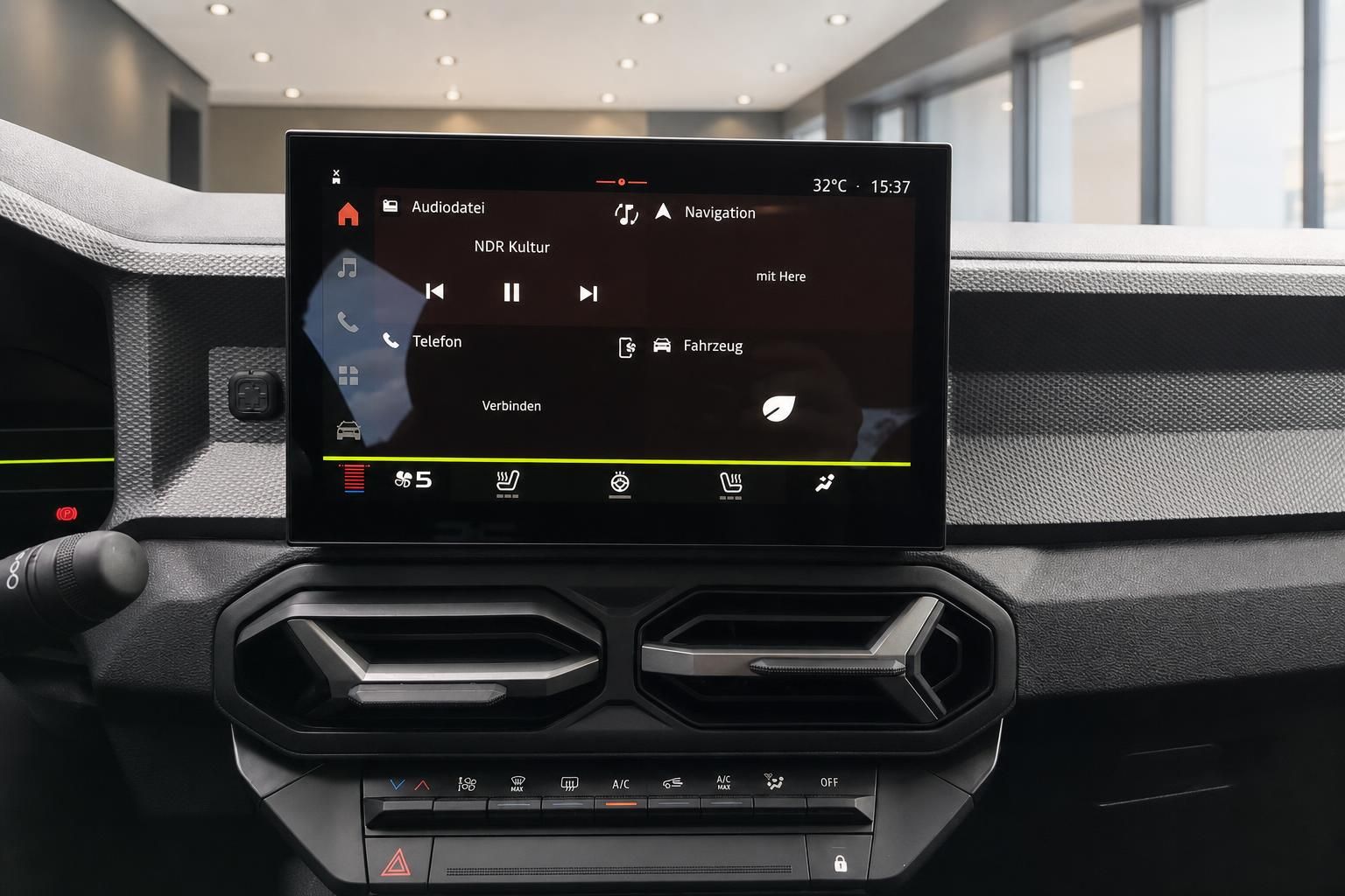 Infotainment Touchscreen mit Navigation und Klimabedienung