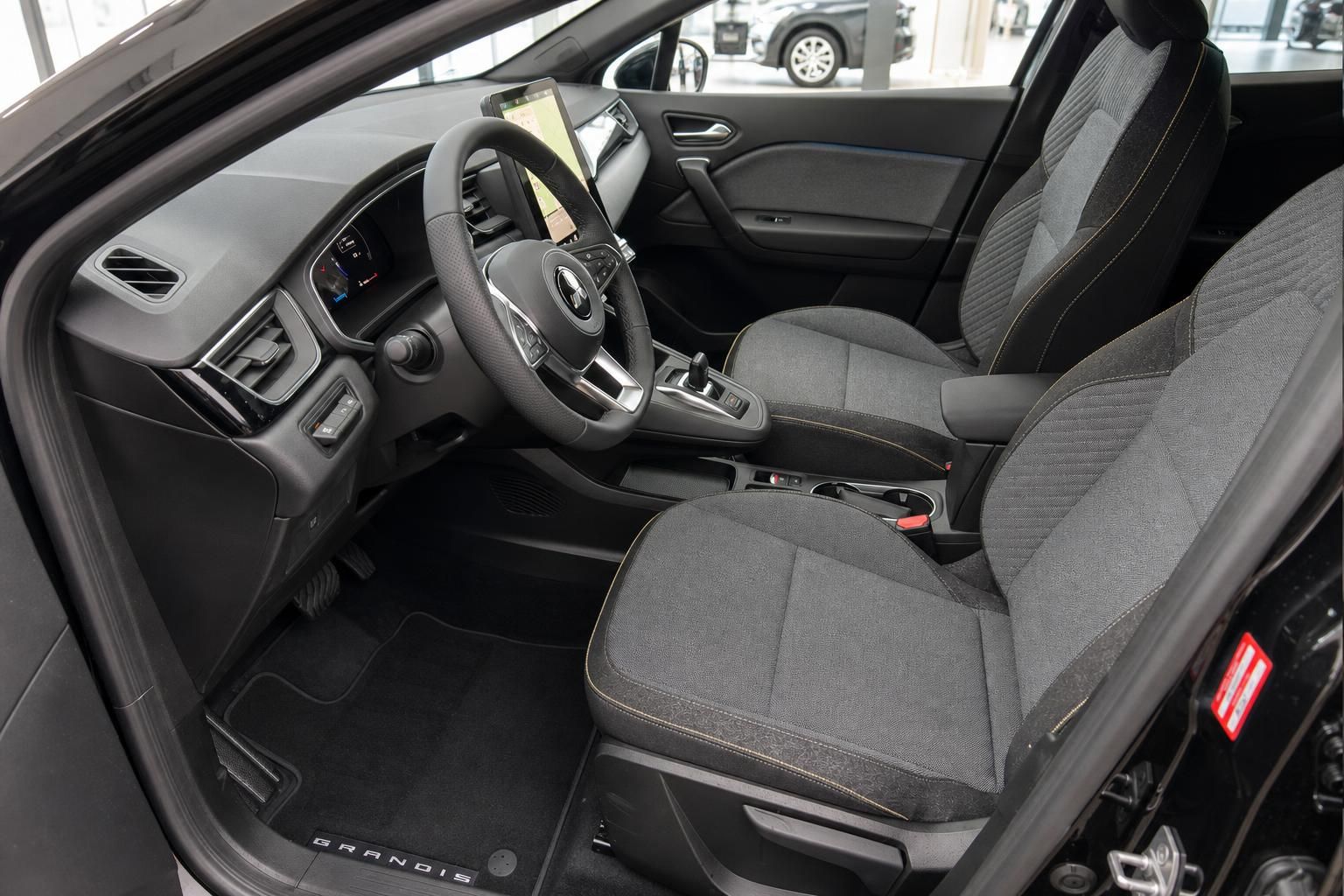 Mitsubishi Grandis Innenraum grauer Stoff Fahrersitz und Armaturenbrett