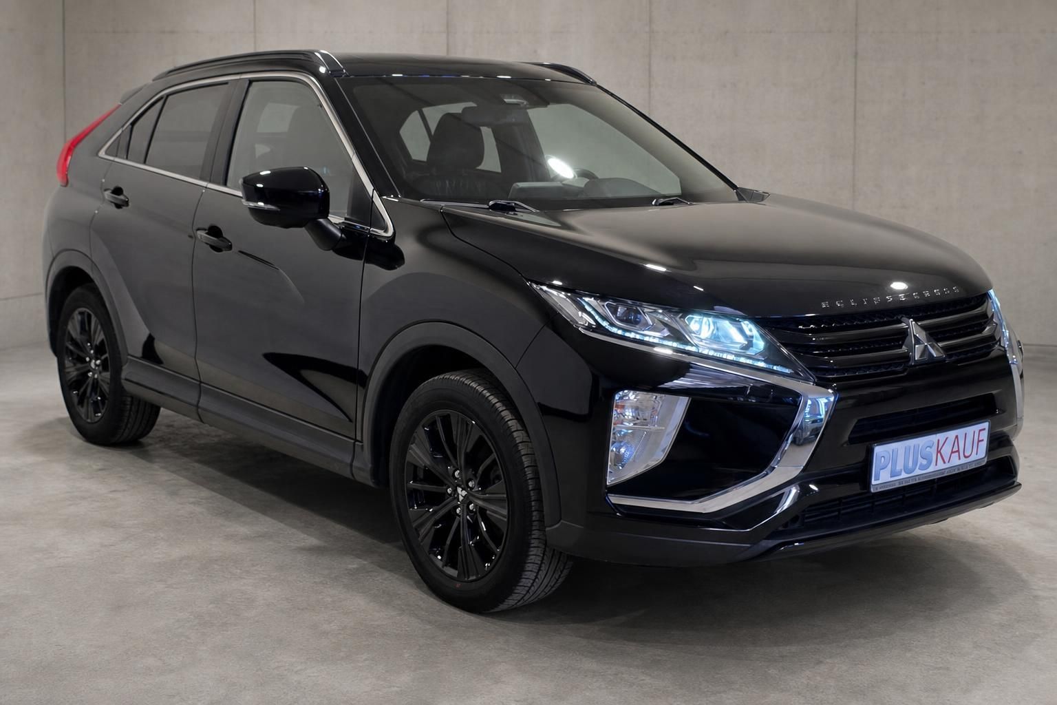 Mitsubishi Eclipse Cross schwarz, Frontpartie mit Kuehlergrill Nahaufnahme
