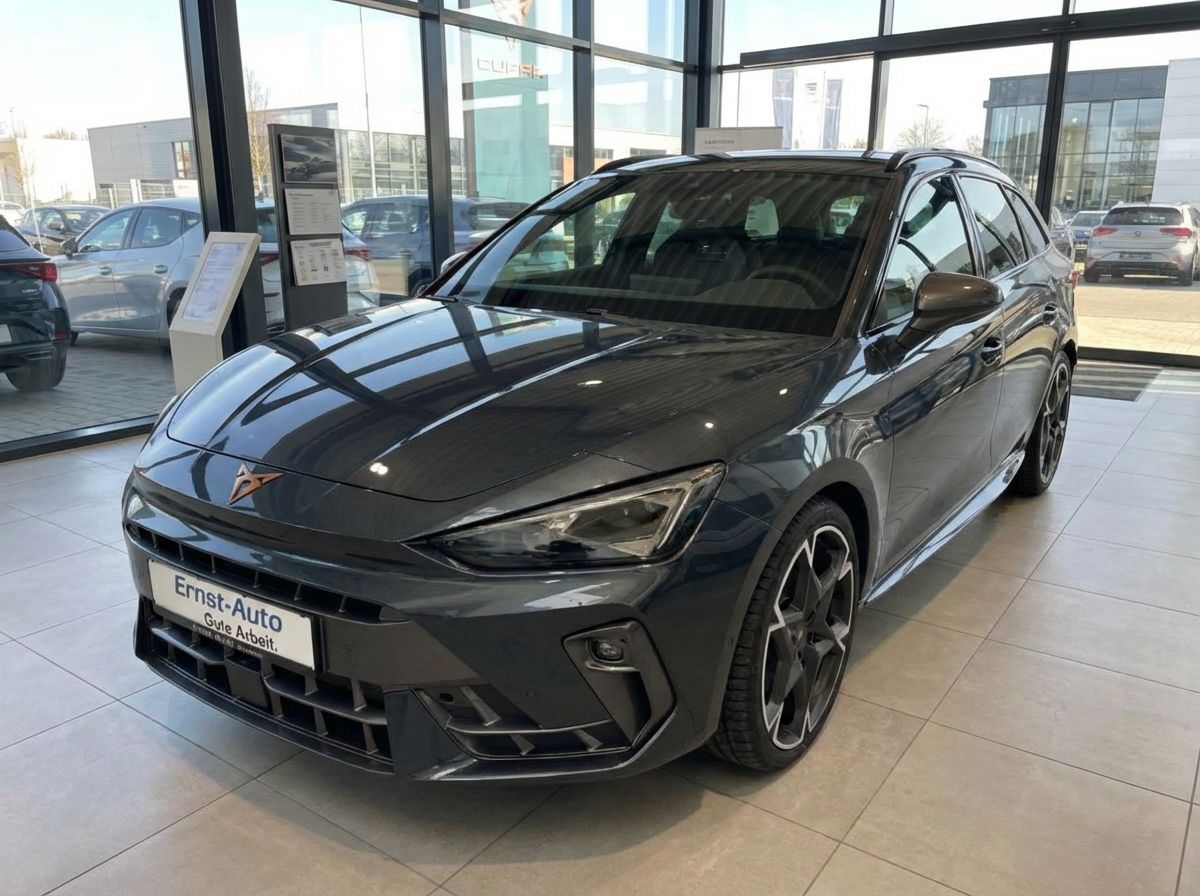 CUPRA Leon Sportstourer in Dunkelgrau im Autohaus Ernst-Auto Showroom