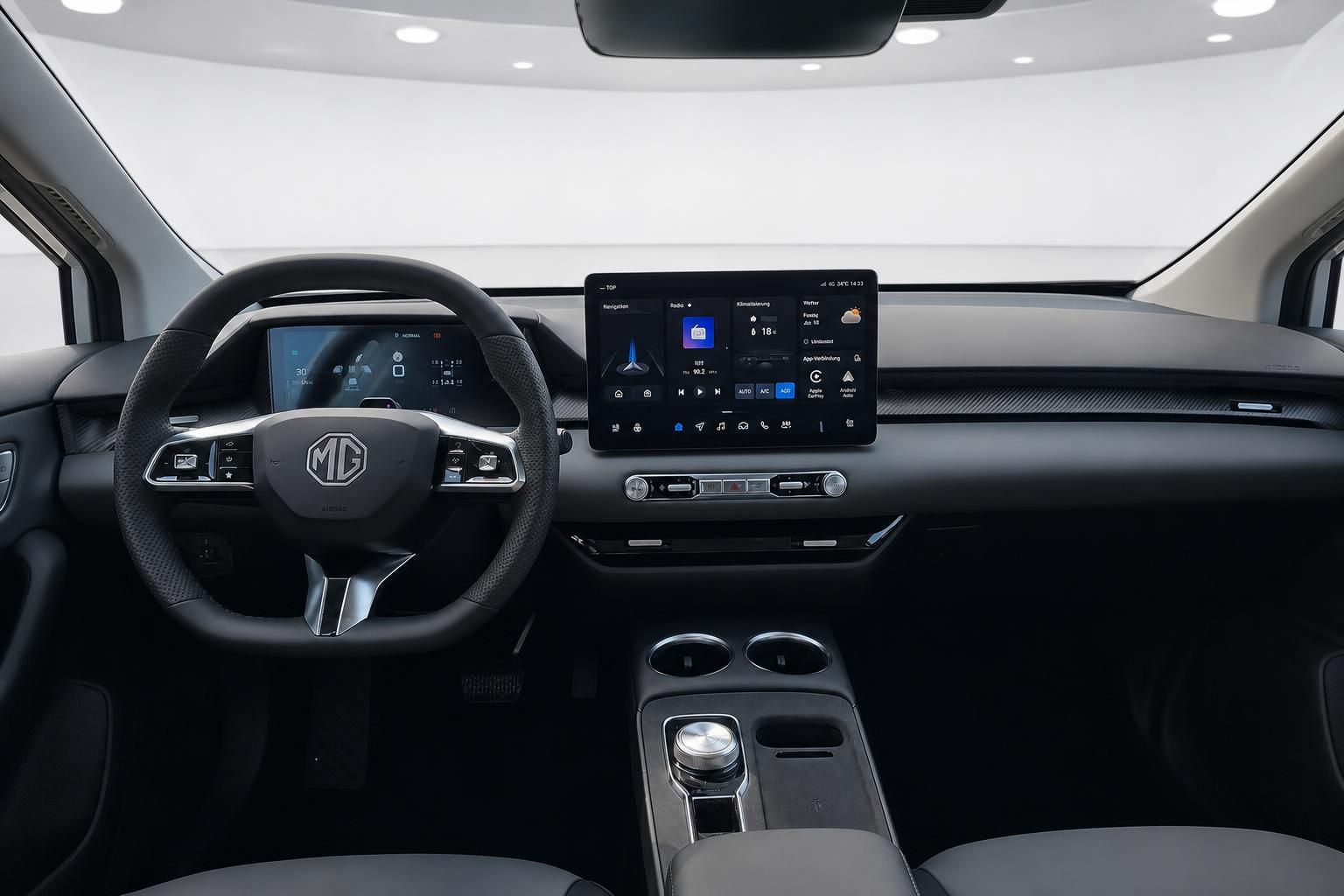 MG Cockpit mit Lenkrad und Infotainment-Touchscreen