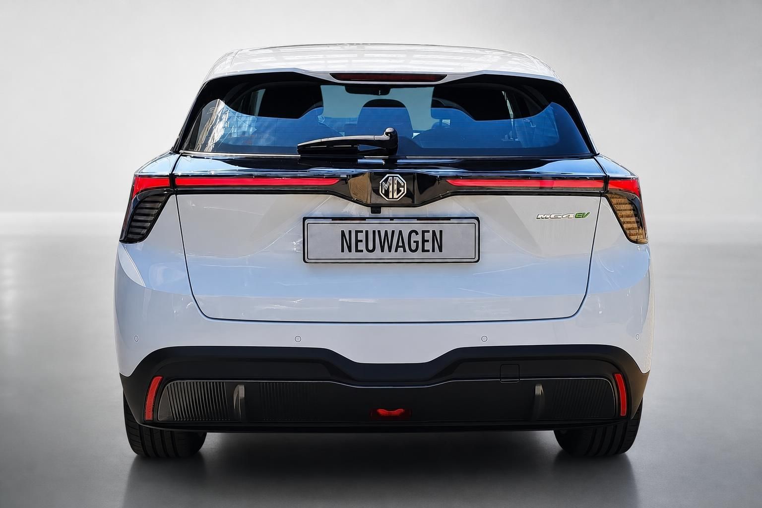 MG4 EV weiß Heckansicht Elektrofahrzeug Studio
