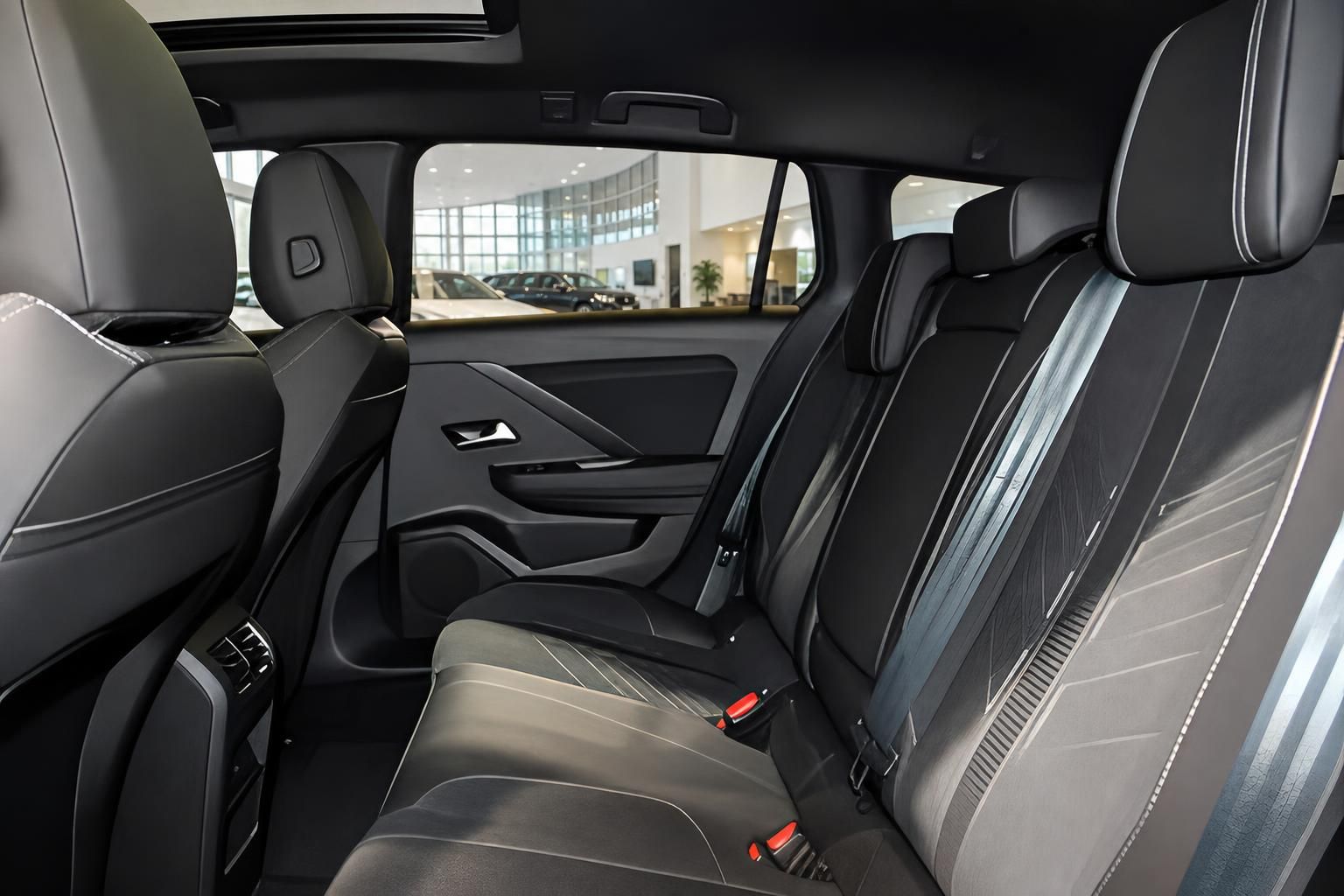 Rücksitze mit schwarzem Lederinterieur im Opel Astra Kombi