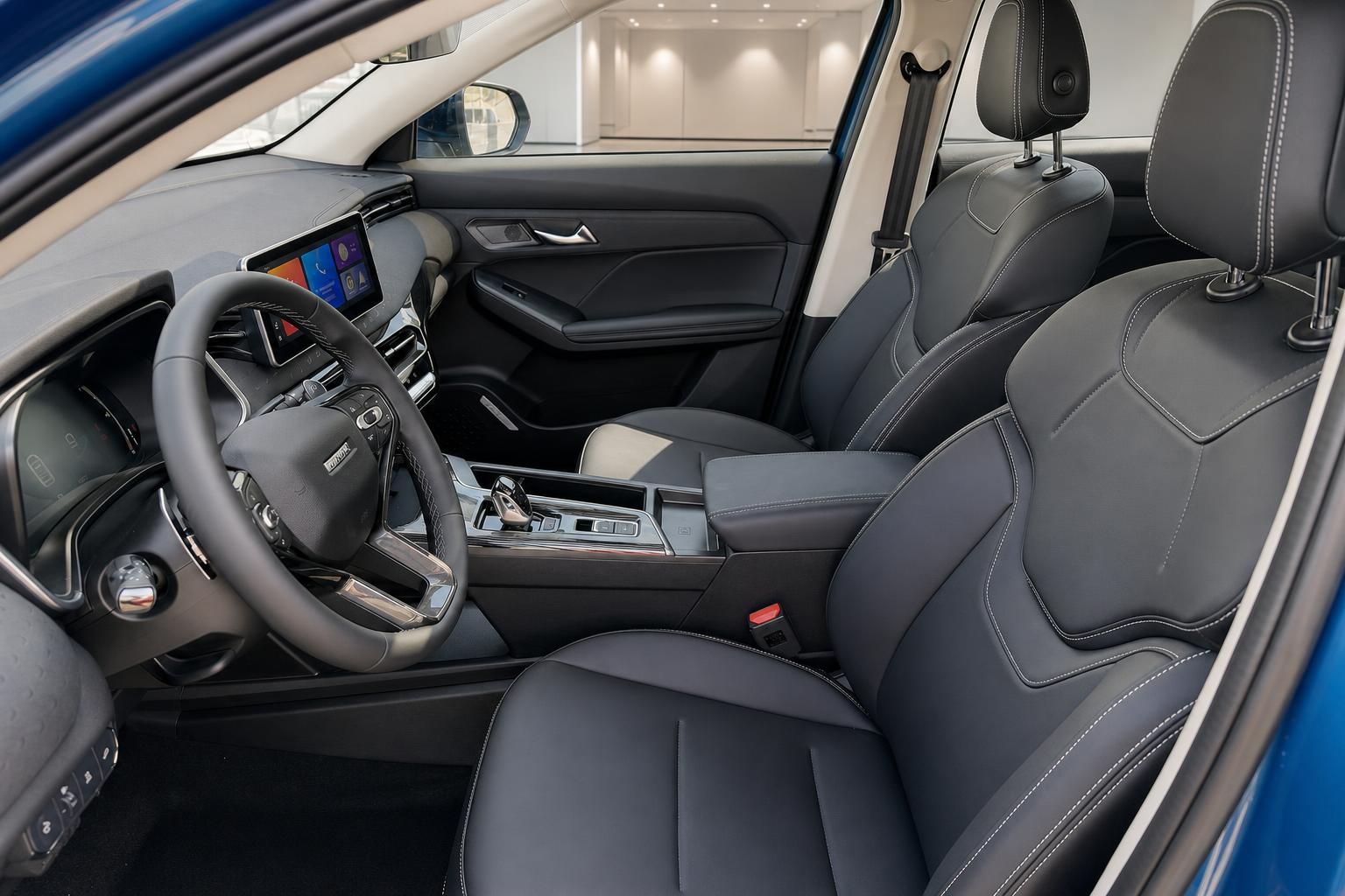 Haval Fahrzeuginnenraum mit schwarzen Ledersitzen und Mittelkonsole