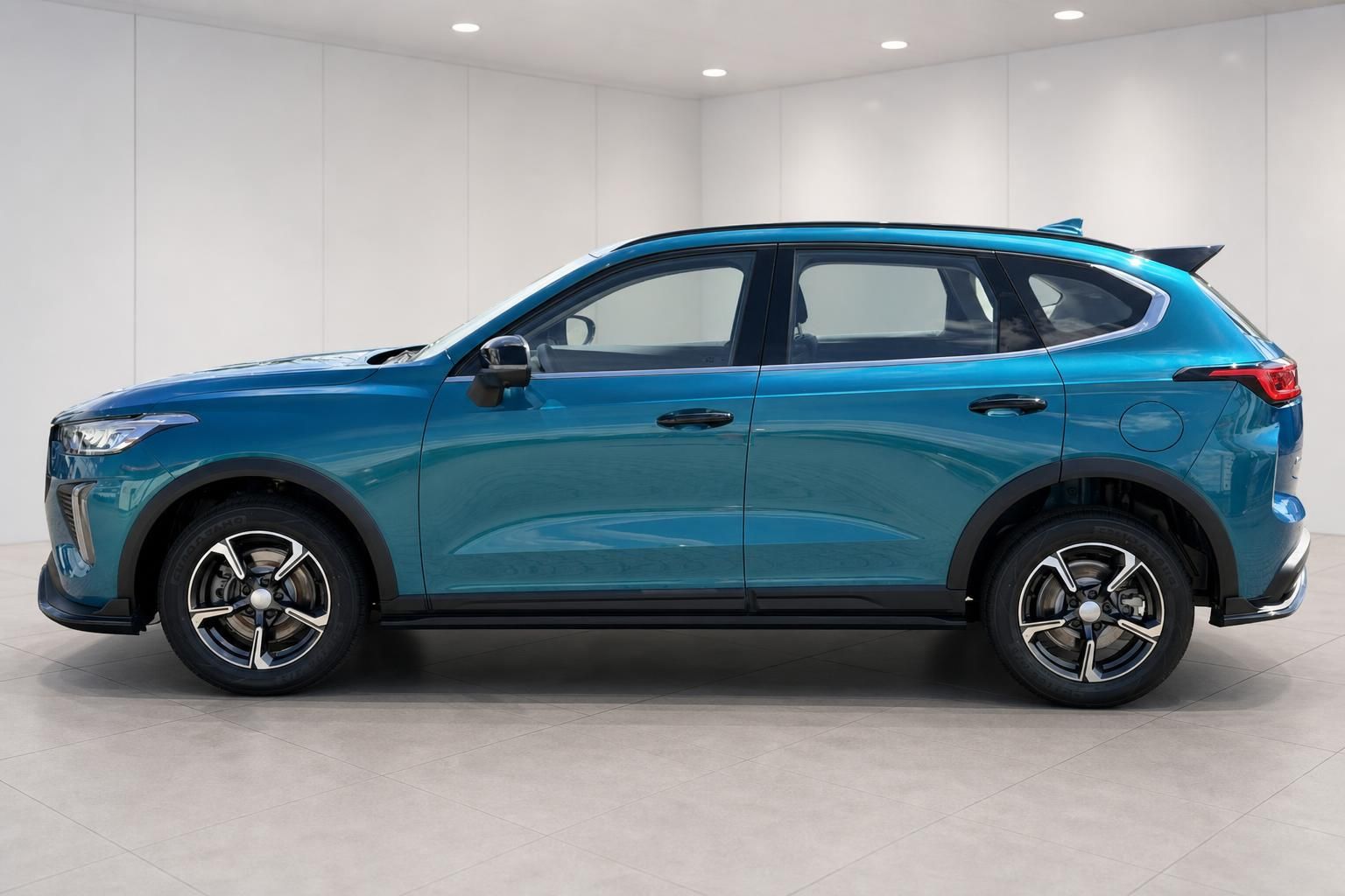 Haval SUV in Blau-Metallic Seitenansicht im Autohaus