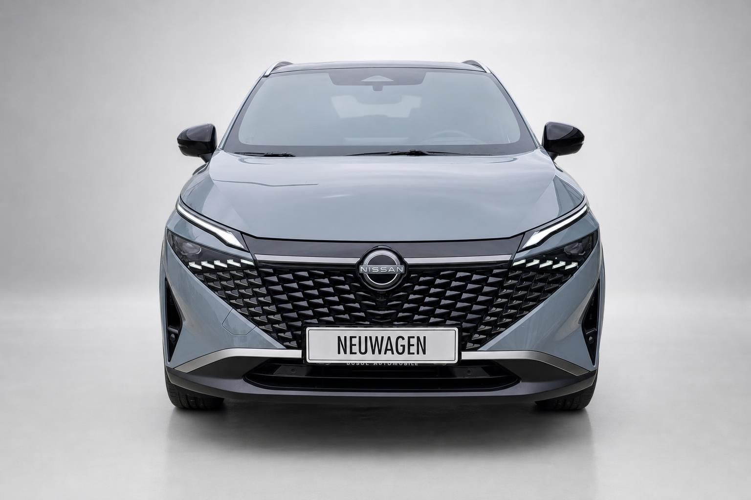 Nissan Qashqai grau Frontansicht Neuwagen Studioaufnahme