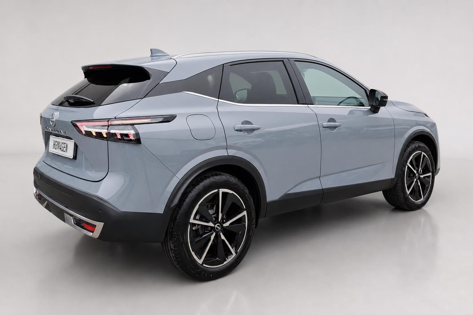 Nissan Qashqai Grau, Heck-Seitenansicht im Studio