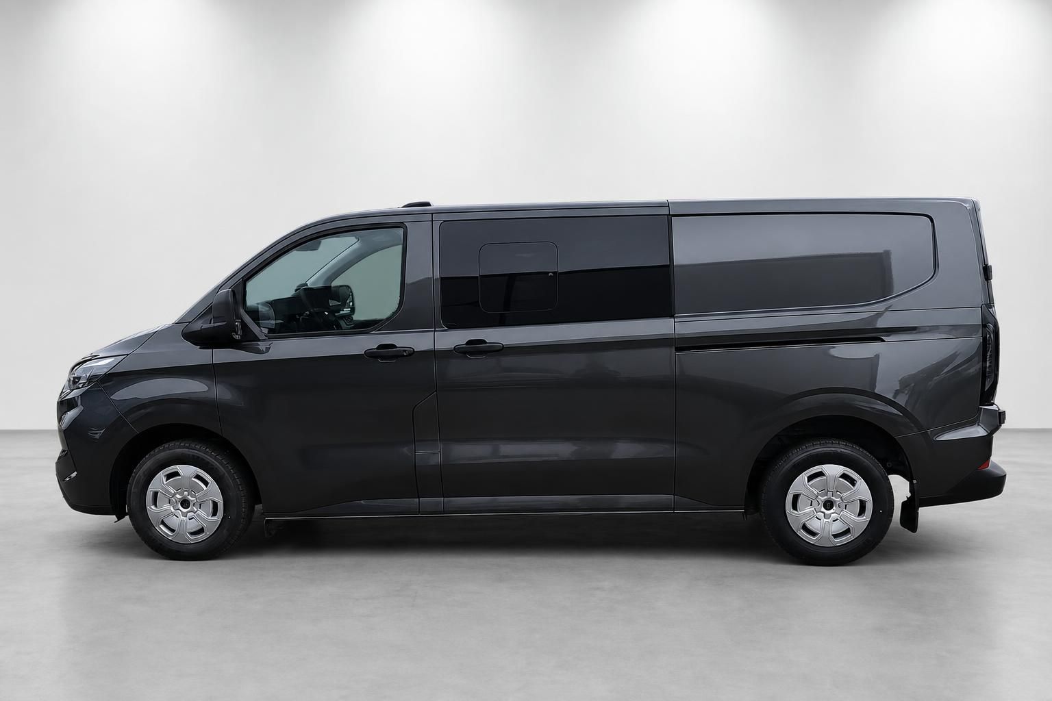 Ford Transit Custom Kombi in Grau, Seitenansicht im Studio