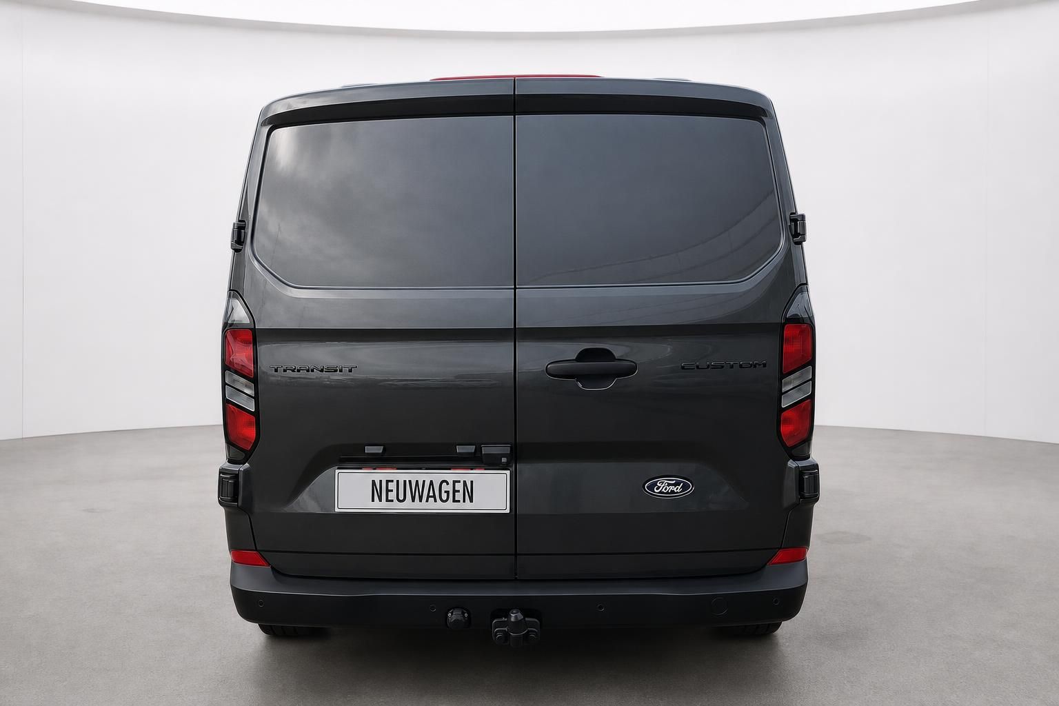 Ford Transit Custom schwarz, Heckansicht im Studio