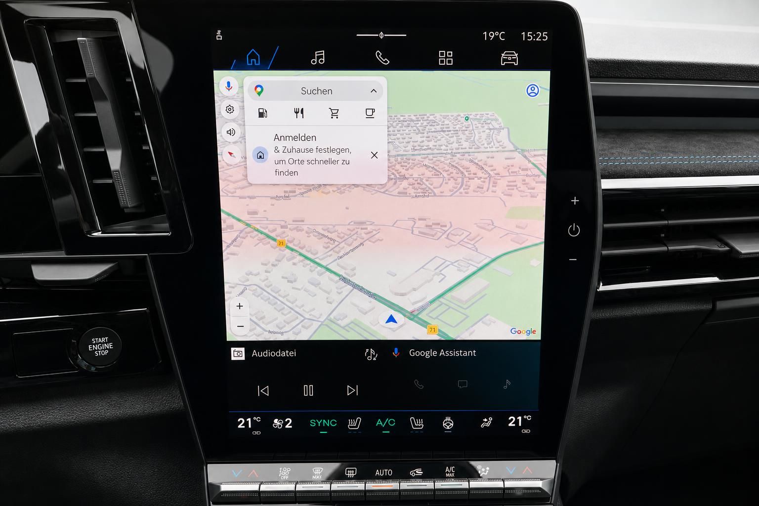 Infotainment-Touchscreen mit Google Maps Navigation im Renault Cockpit