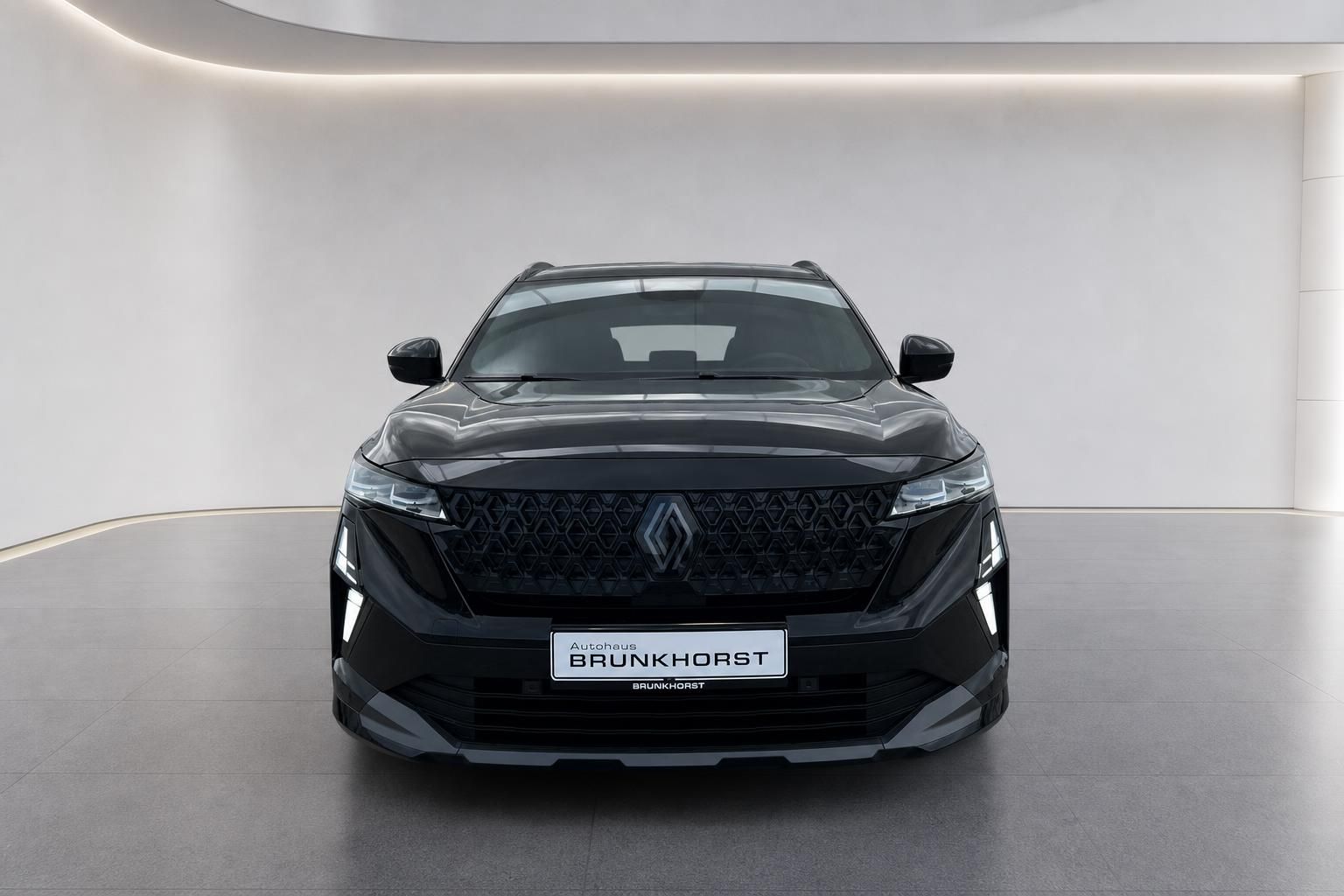 Renault Austral schwarz Frontansicht im Autohaus Brunkhorst