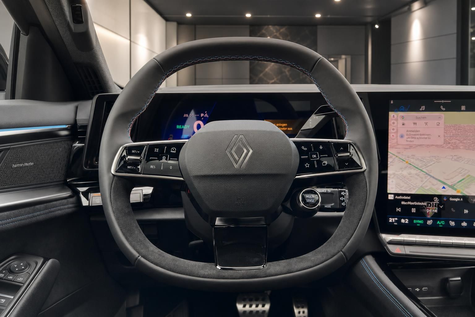 Renault Multifunktionslenkrad mit digitalem Cockpit und Navigationsdisplay