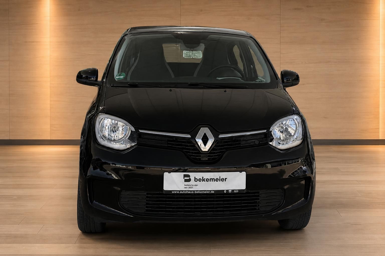 Renault Twingo schwarz Frontansicht im Autohaus Bekemeier