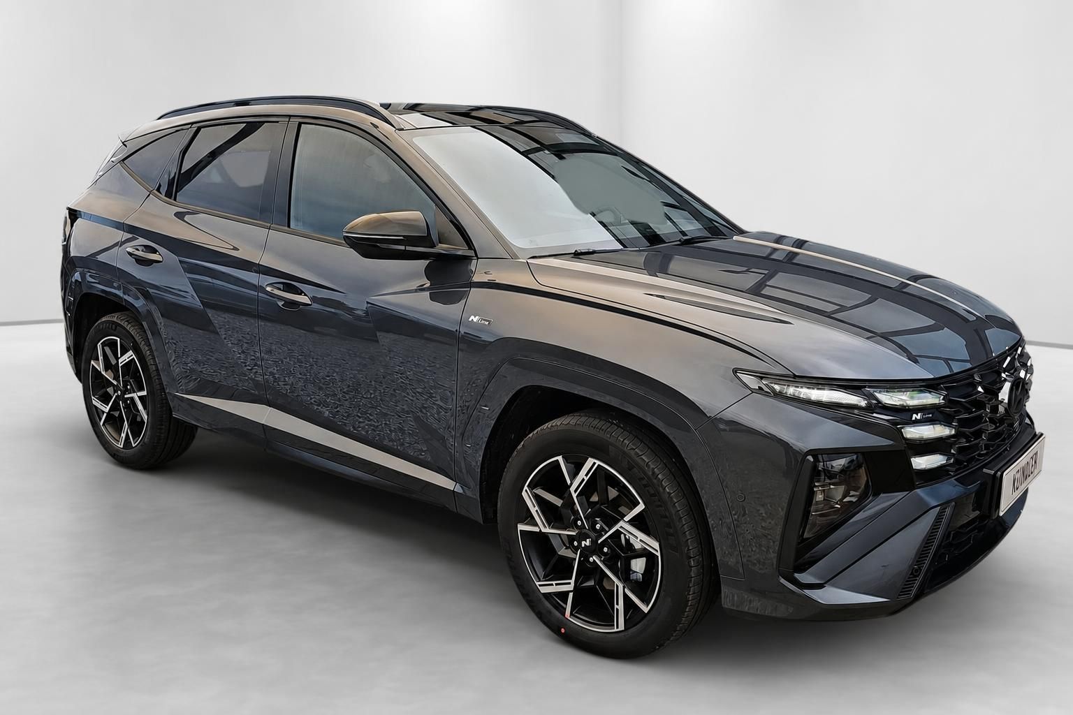 Hyundai Tucson N Line, Frontansicht schraeg in Grau-Metallic
