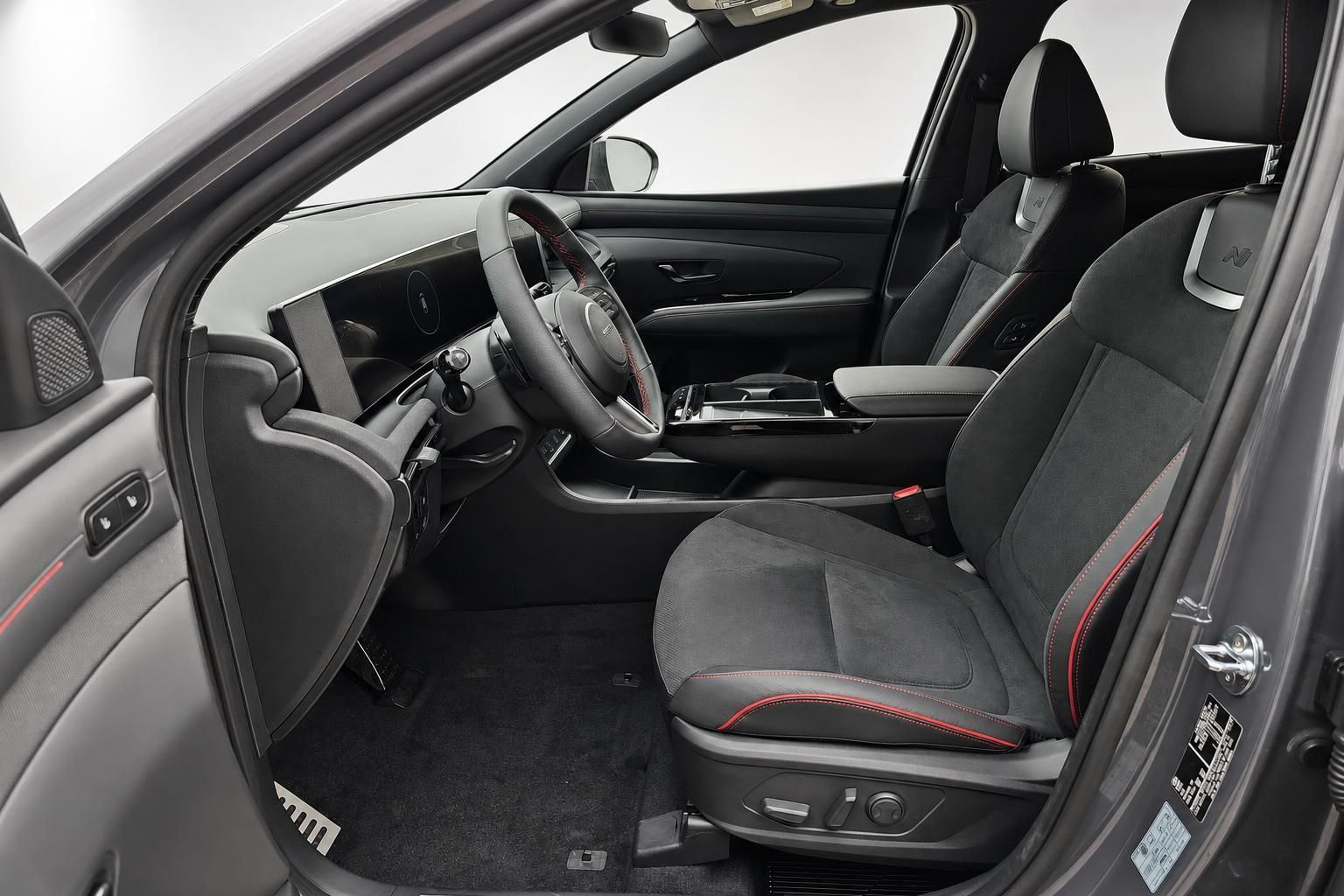 Hyundai Tucson N Line Innenraum mit Sportsitzen und Lenkrad