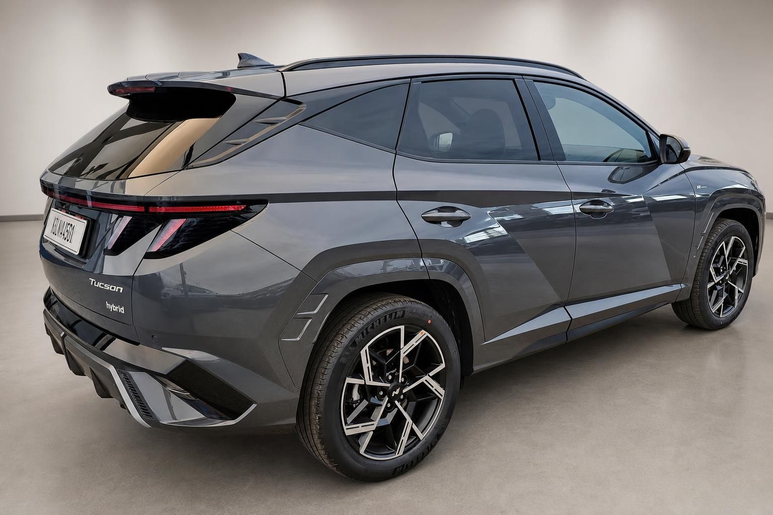 Hyundai Tucson Hybrid N Line, Heck-Seitenansicht in Anthrazit