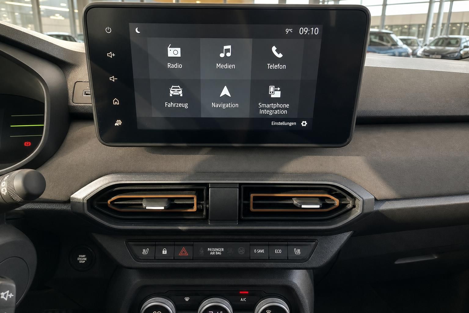 Dacia Infotainment-Display mit Navigation und Smartphone-Integration
