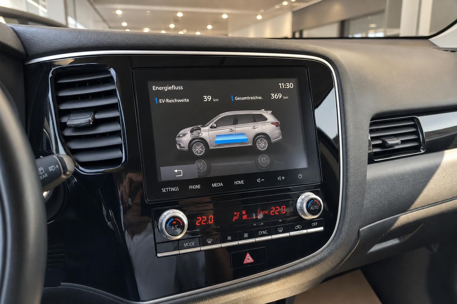 Mitsubishi Outlander PHEV Infotainment mit Energiefluss-Anzeige