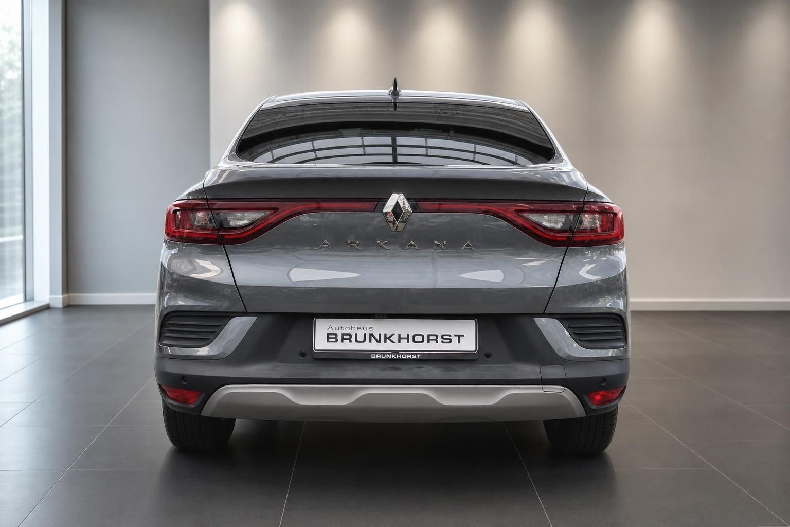 Renault Arkana grau Heckansicht mit LED-Rückleuchten im Autohaus Brunkhorst