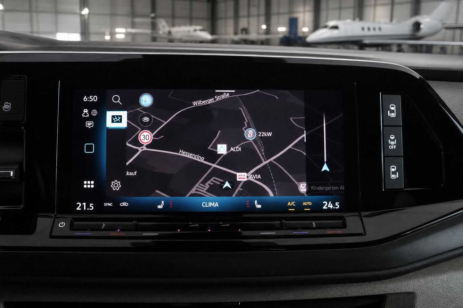 Navigationssystem im VW Infotainment Display mit Kartenansicht
