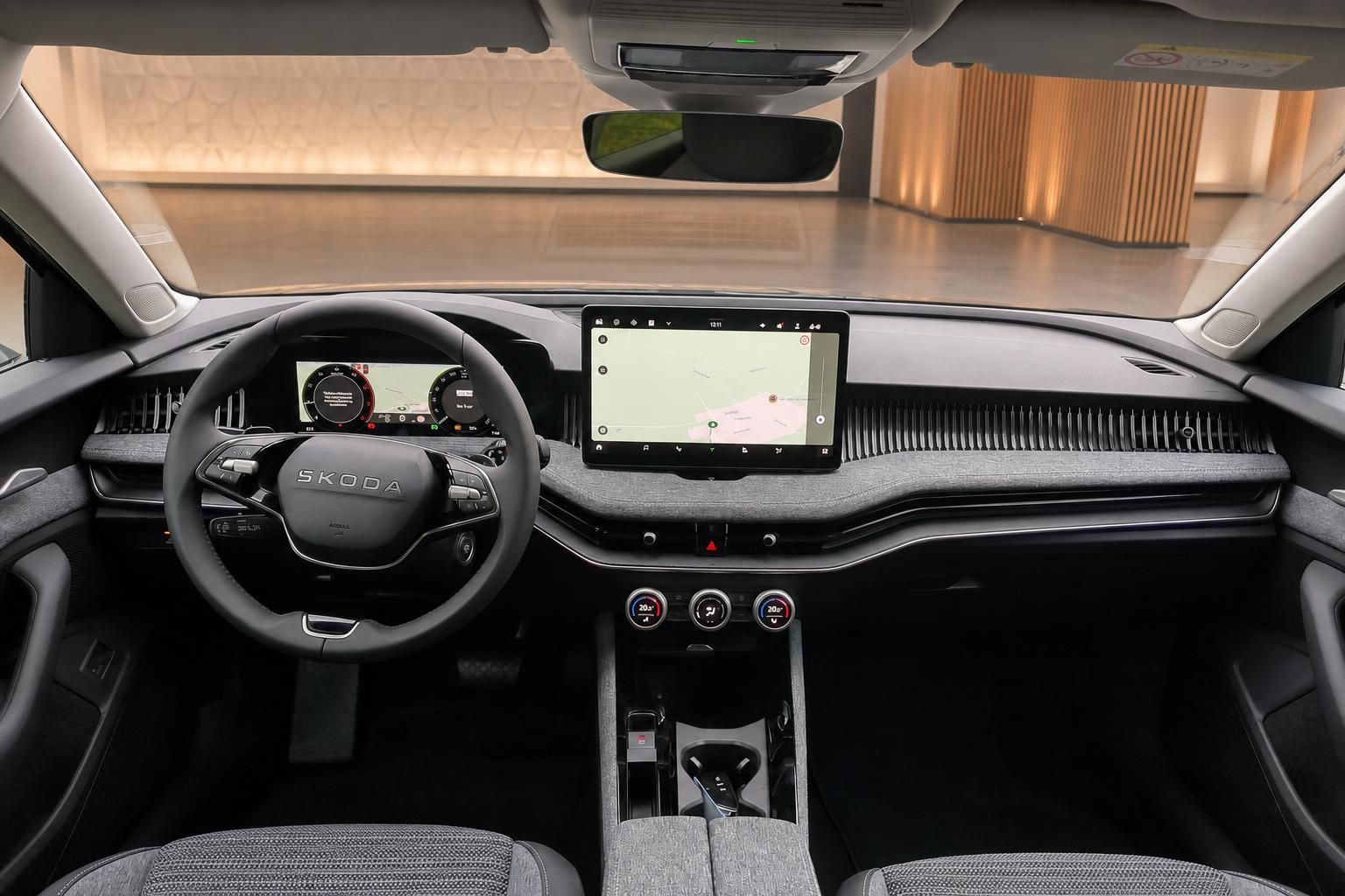 Skoda Superb Armaturenbrett - Zentrales Infotainment-Display und Fahrerinstrumente im Detail