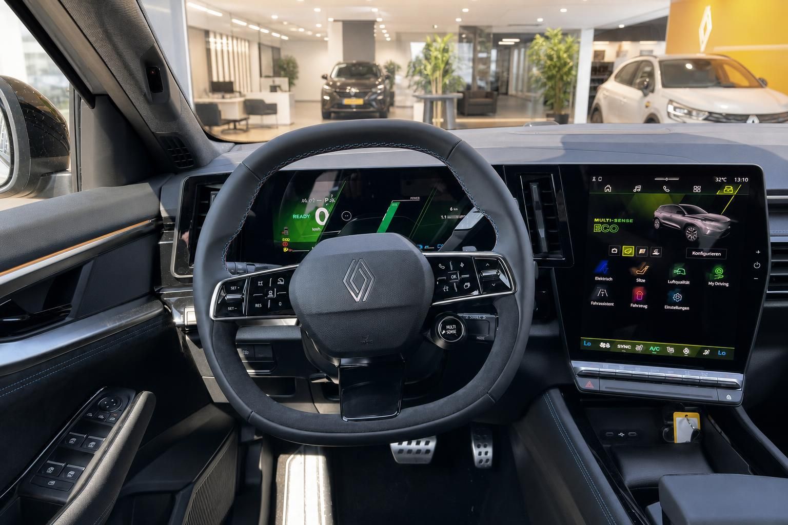 Lenkrad und Multimedia-Display im Cockpit eines Renault