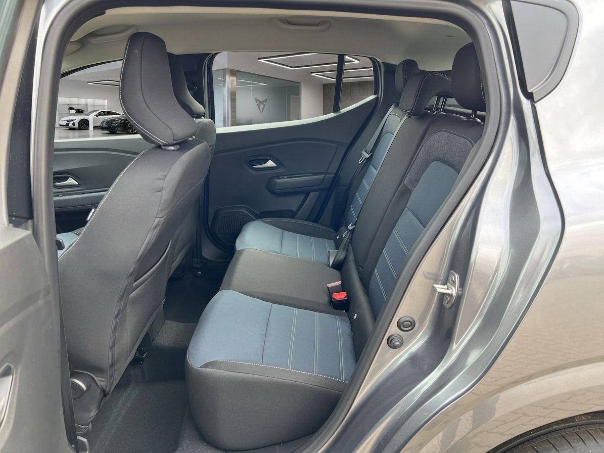 Dacia Sandero Rücksitzbank mit Zweifarbenbezug und komfortablen Sitzpolstern