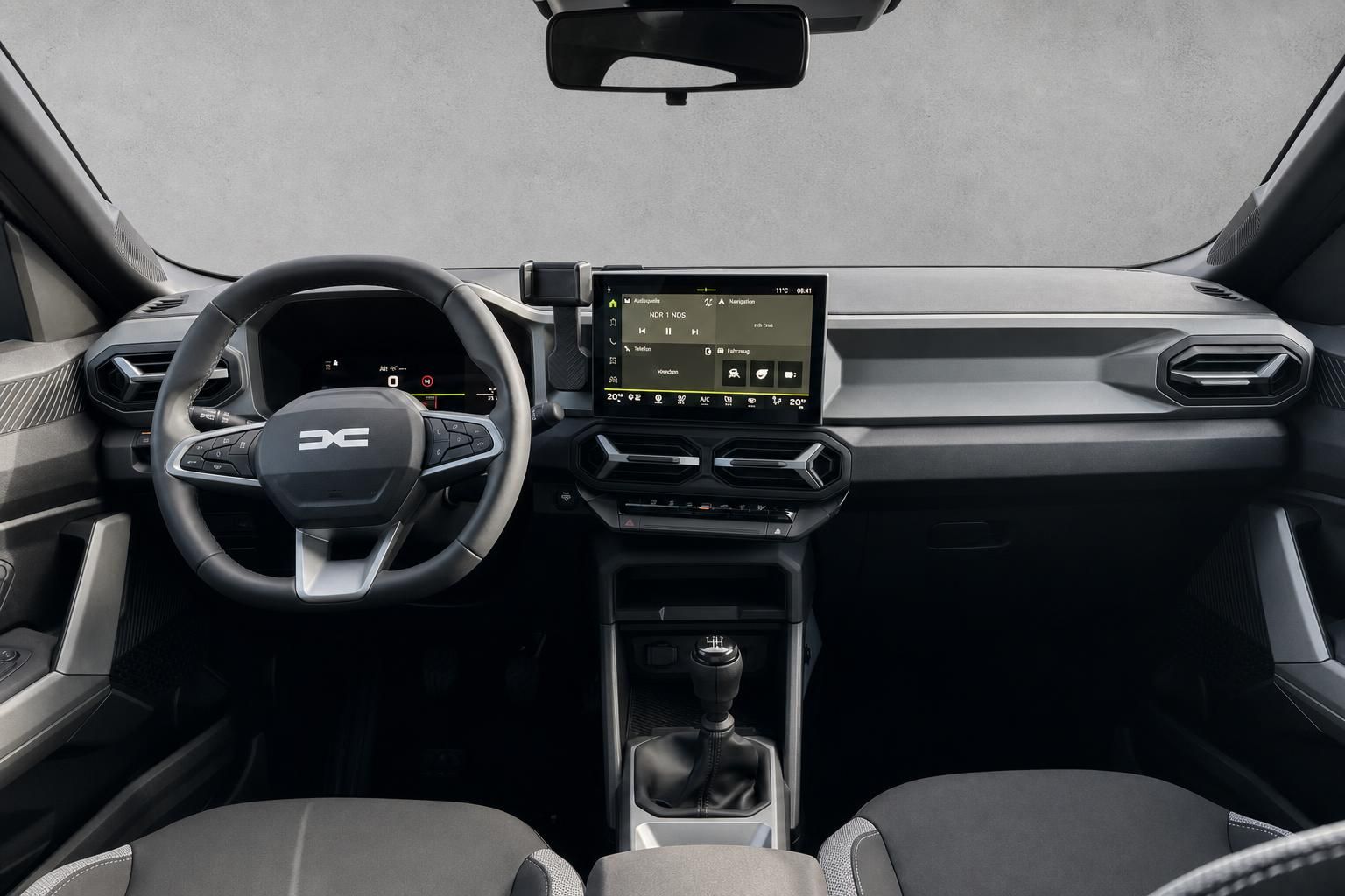 Dacia Innenraum mit Lenkrad, Touchscreen und Cockpit in schwarz