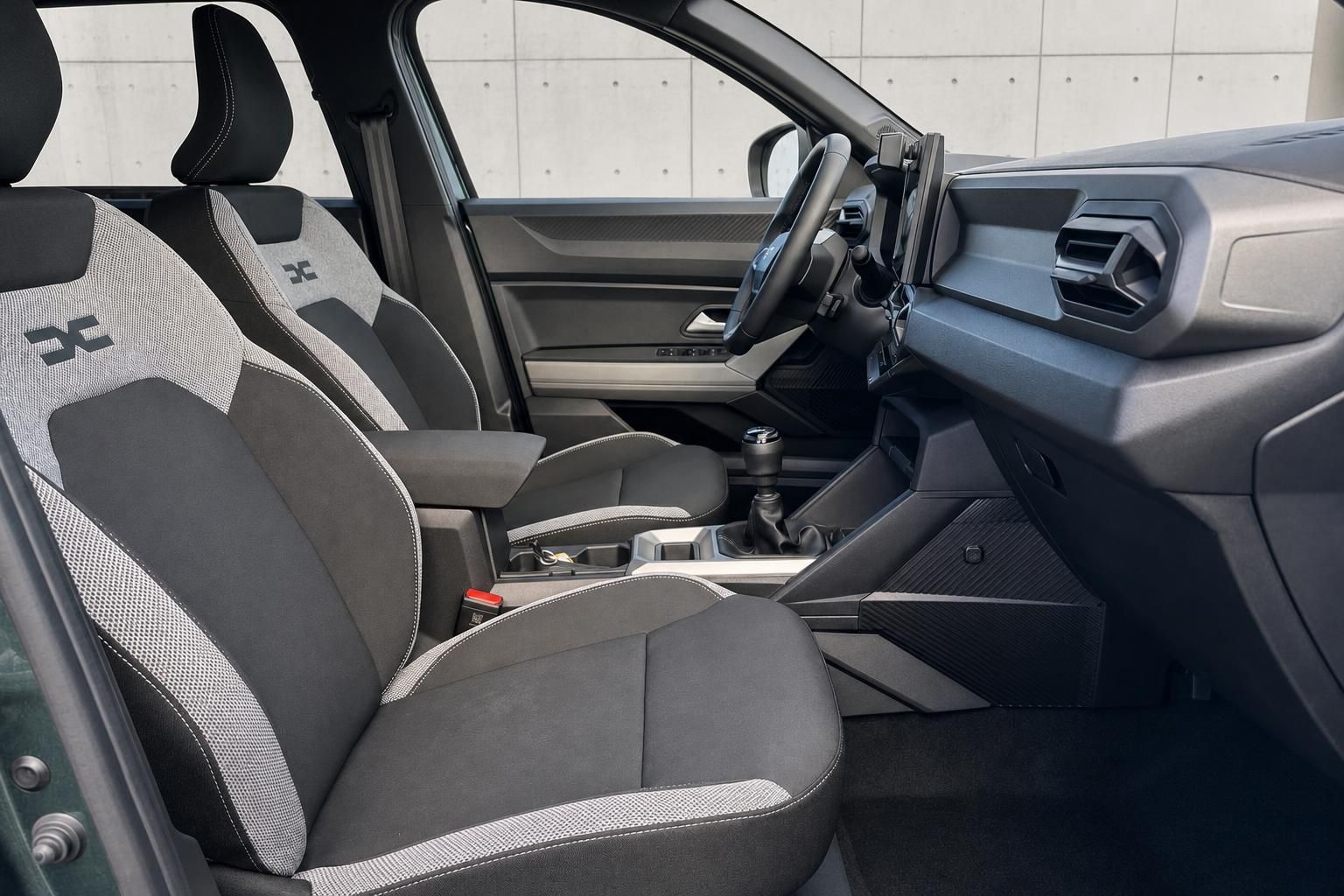Fahrzeug Cockpit mit Sportsitzen und manueller Schaltung - Auto Innenraum Detail