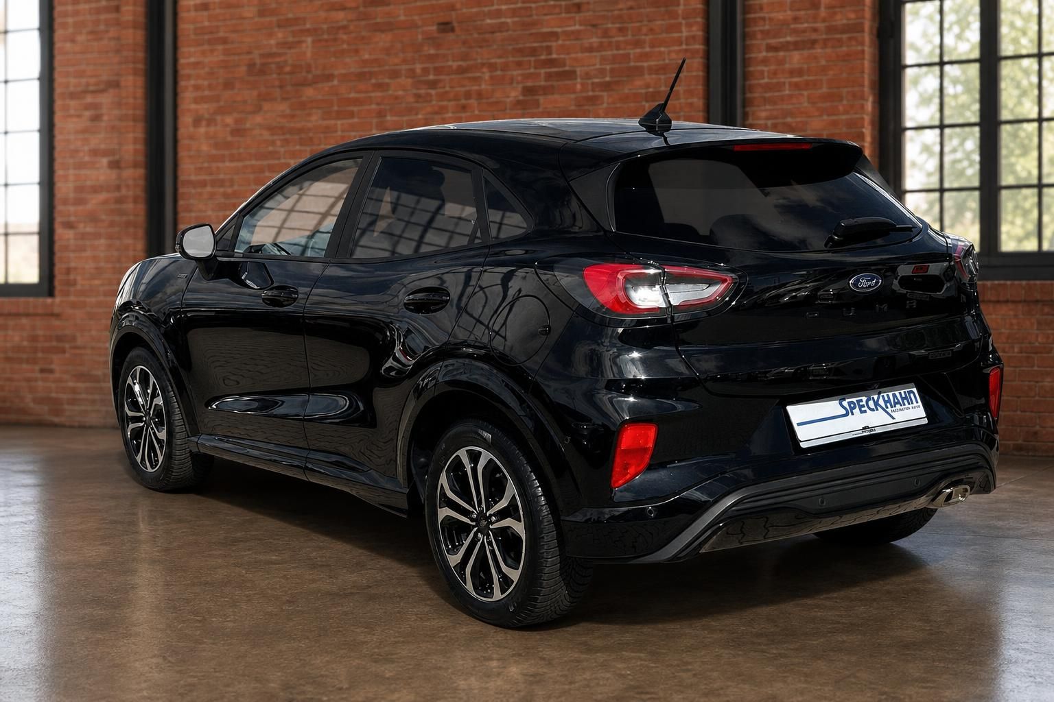 Ford Puma schwarz Heckansicht schräg von hinten, Kompakt-SUV