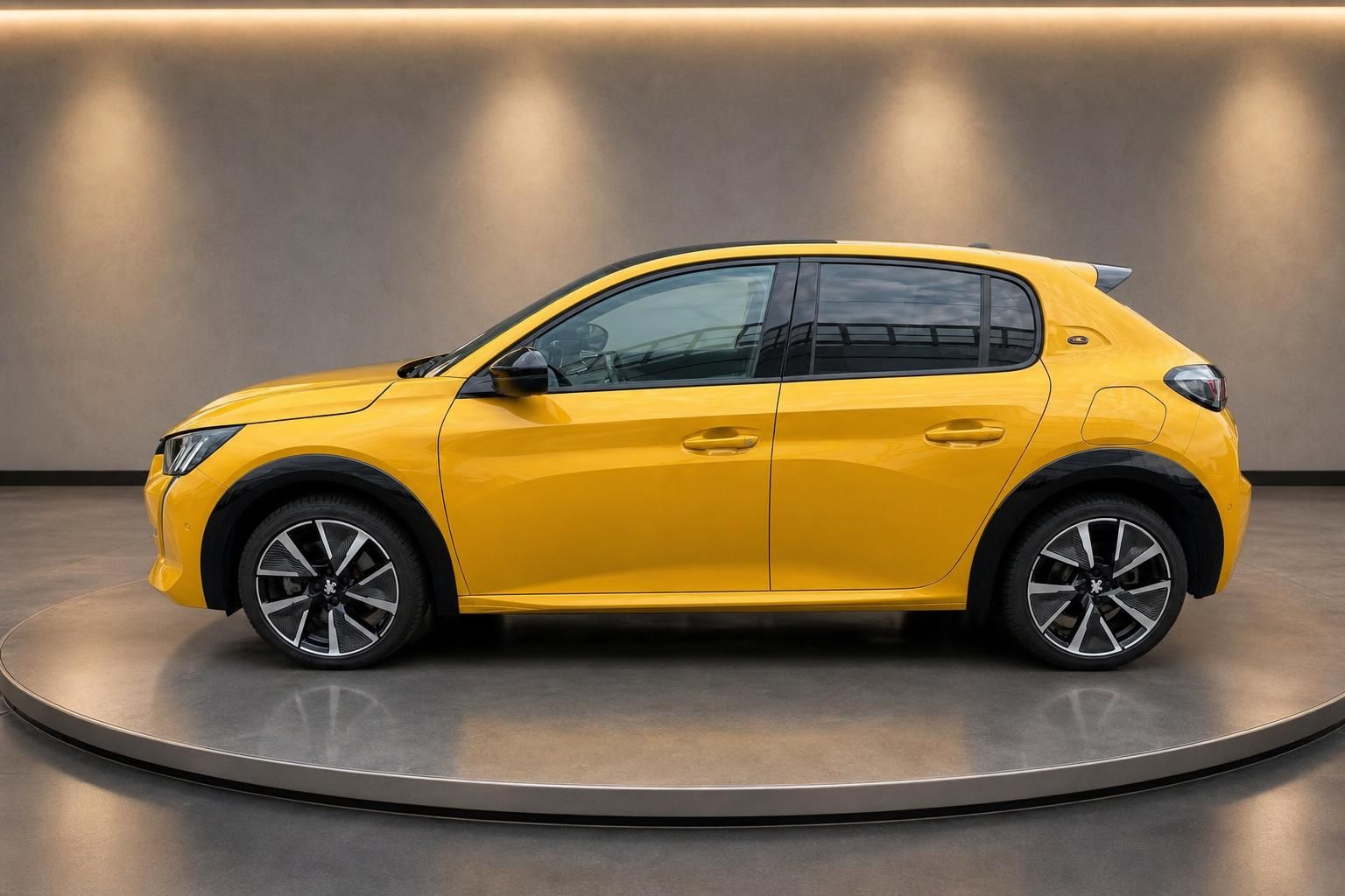 Peugeot 208 in Gelb, Seitenansicht auf Drehteller