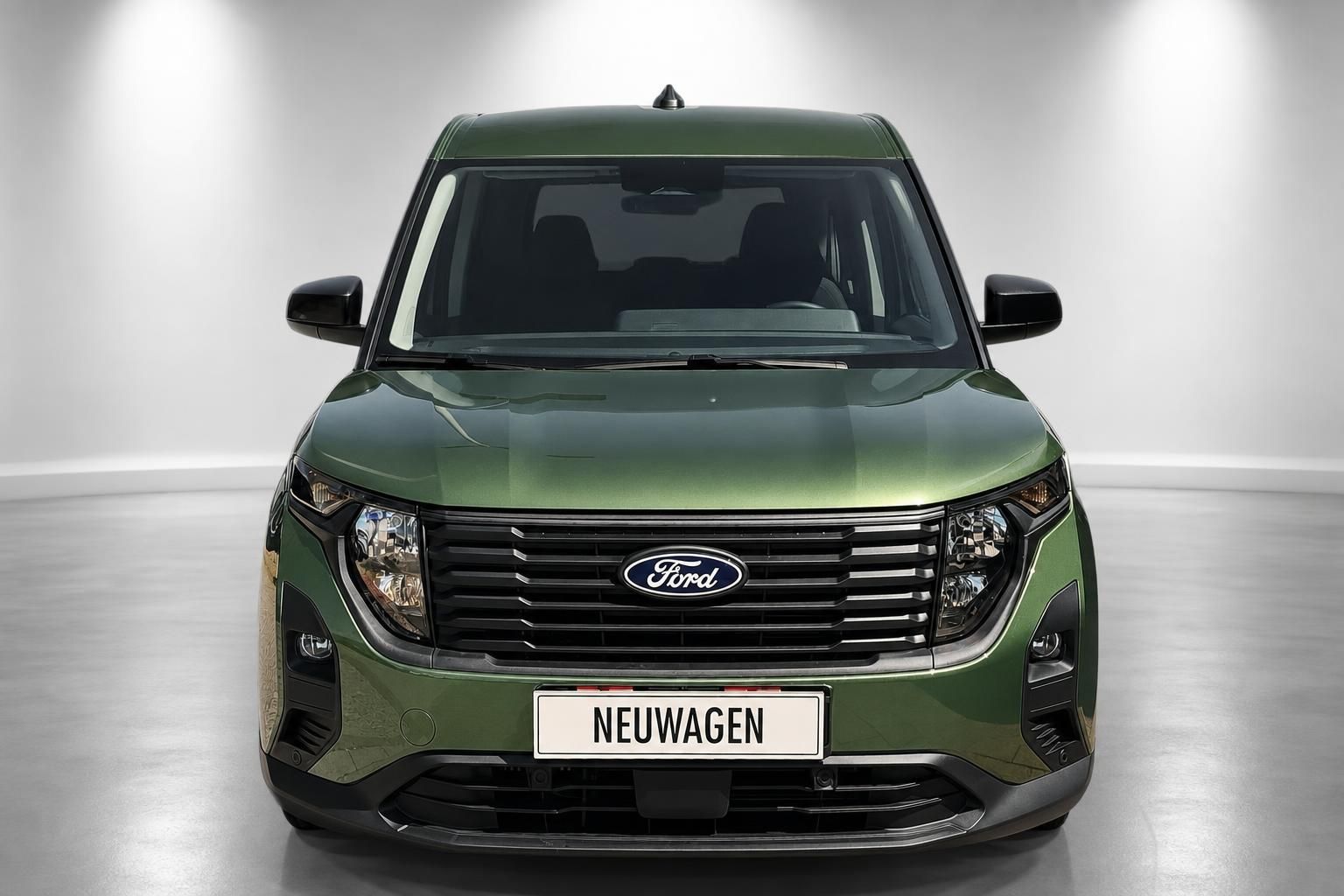 Ford Neuwagen in Gruen, Frontansicht mit Kuehlergrill und Logo